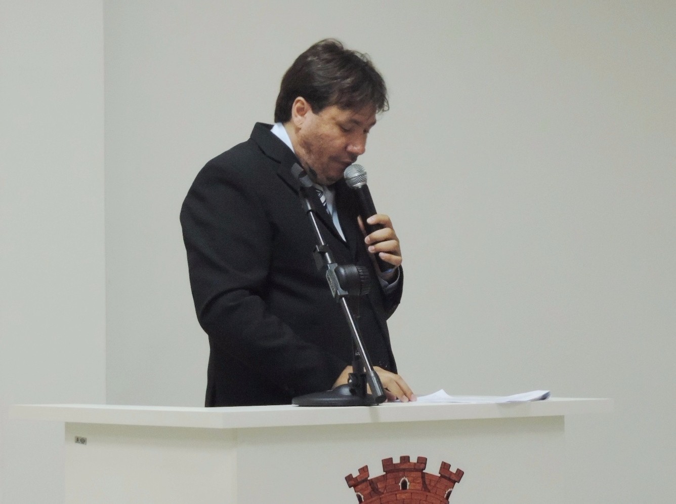 Vereador Douglas Alex solicita a empresas doação de tintas e materiais para a restauração de imóvel que será sede da Diretoria de Cultura e Memorial do Município