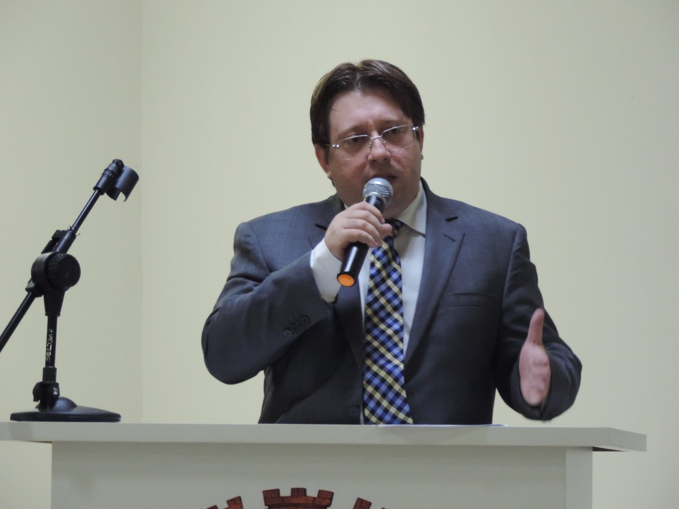 Vereador Leandro Tadeu Lança concede Diploma Construtor do Bem a Celso Belentani