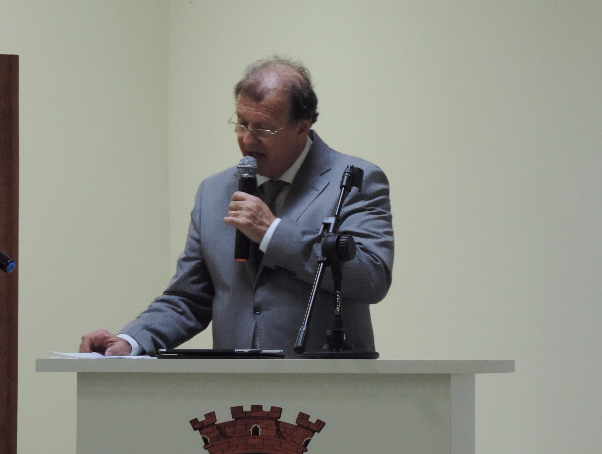 Vereador Roberto Melchiori solicita ao Executivo respostas de Requerimentos de sua autoria