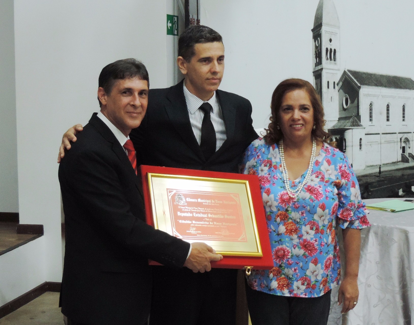 Vereador Beto de Souza entrega Título de Cidadão Benemérito de Novo Horizonte concedido ao deputado estadual Sebastião Santos
