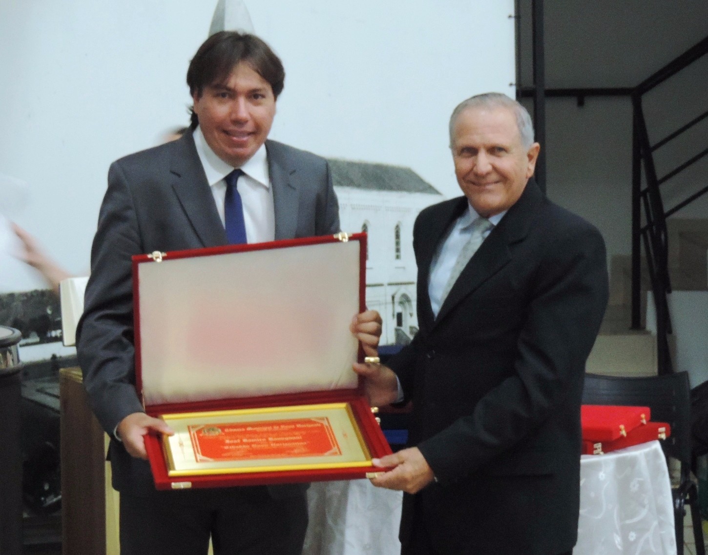 Vereador Douglas Alex entrega Título de Cidadão Novo-horizontino concedido a José Ramiro Ravagnani