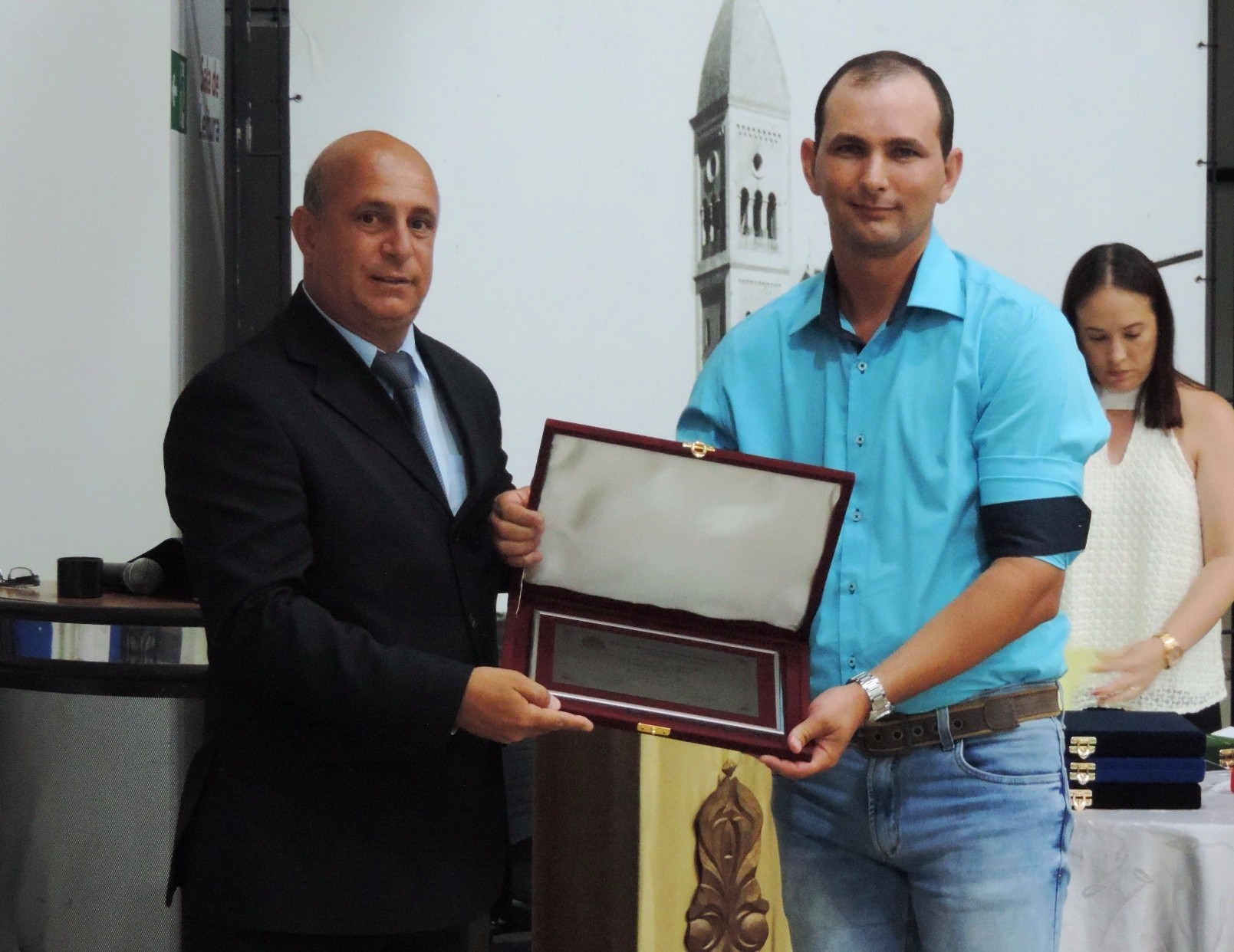 Vereador Ideval do Sinserp entrega Diploma Esportista do Ano concedido a Fabiano Luís Curti