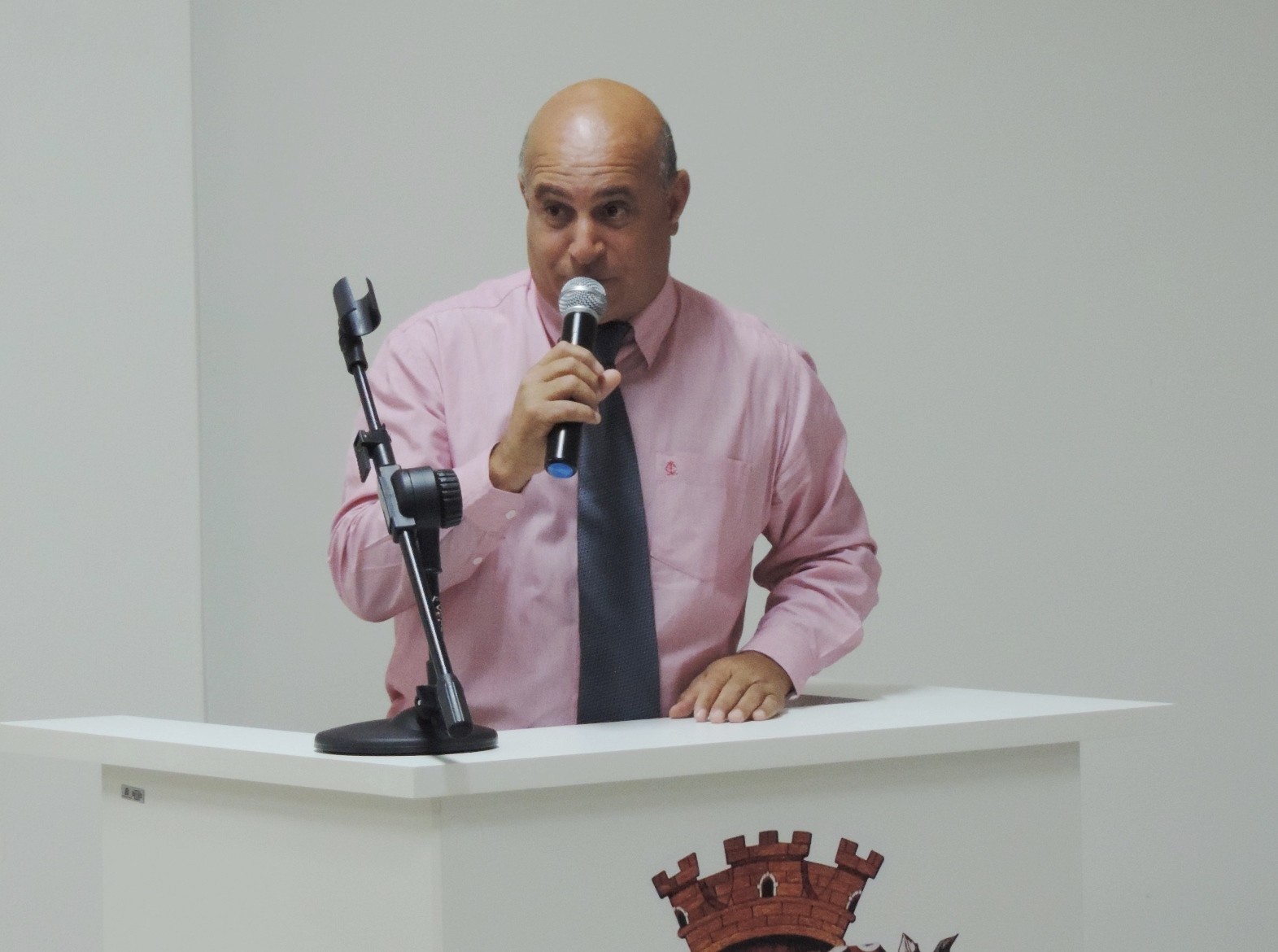 Vereador Ideval do Sinserp solicita ao presidente da Câmara informações sobre despesas de viagem de 2005 a 2008