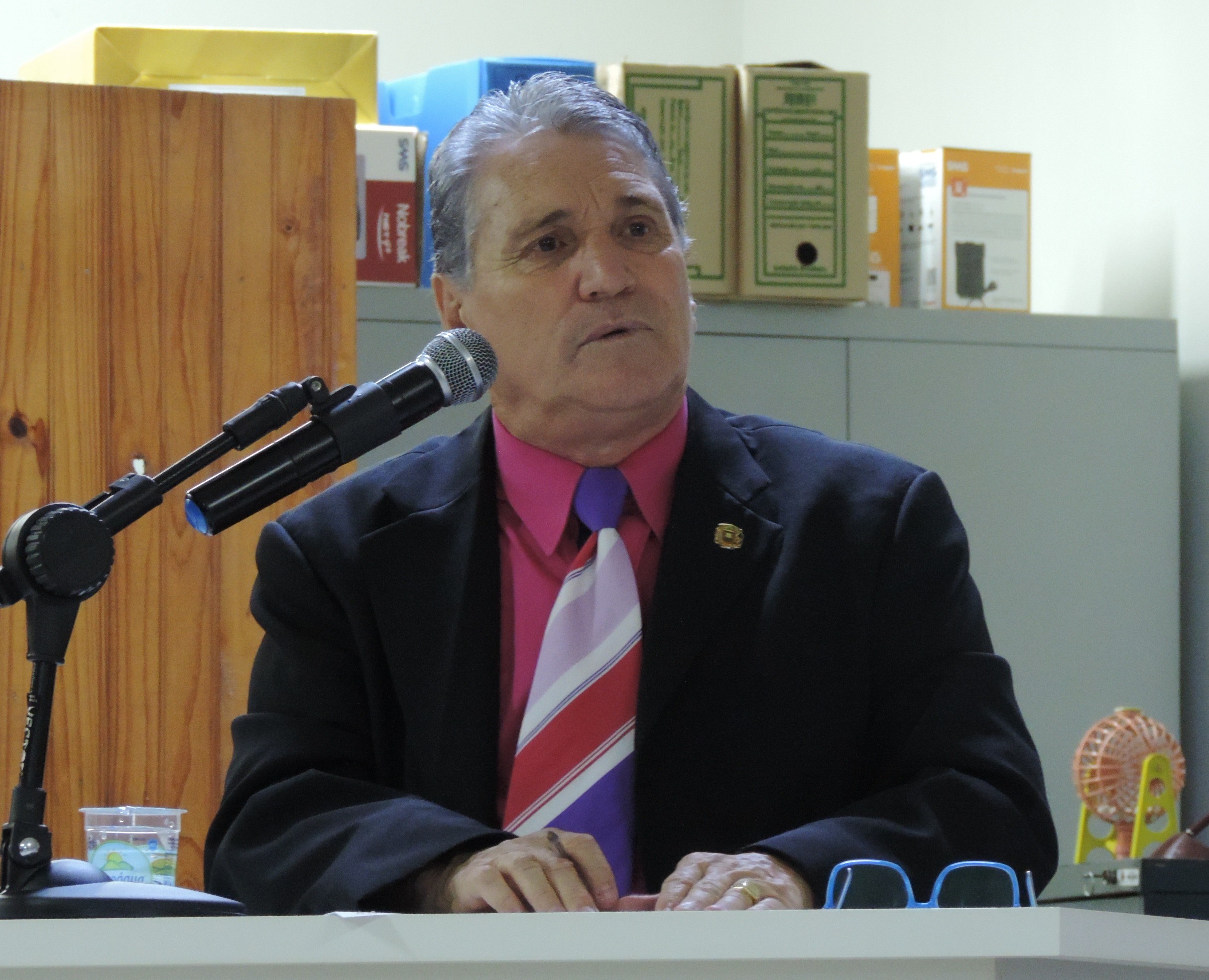 Vereador Nelsinho Luiz solicita ao Executivo disponibilização de funcionários e médico-veterinário para o canil/gatil municipal