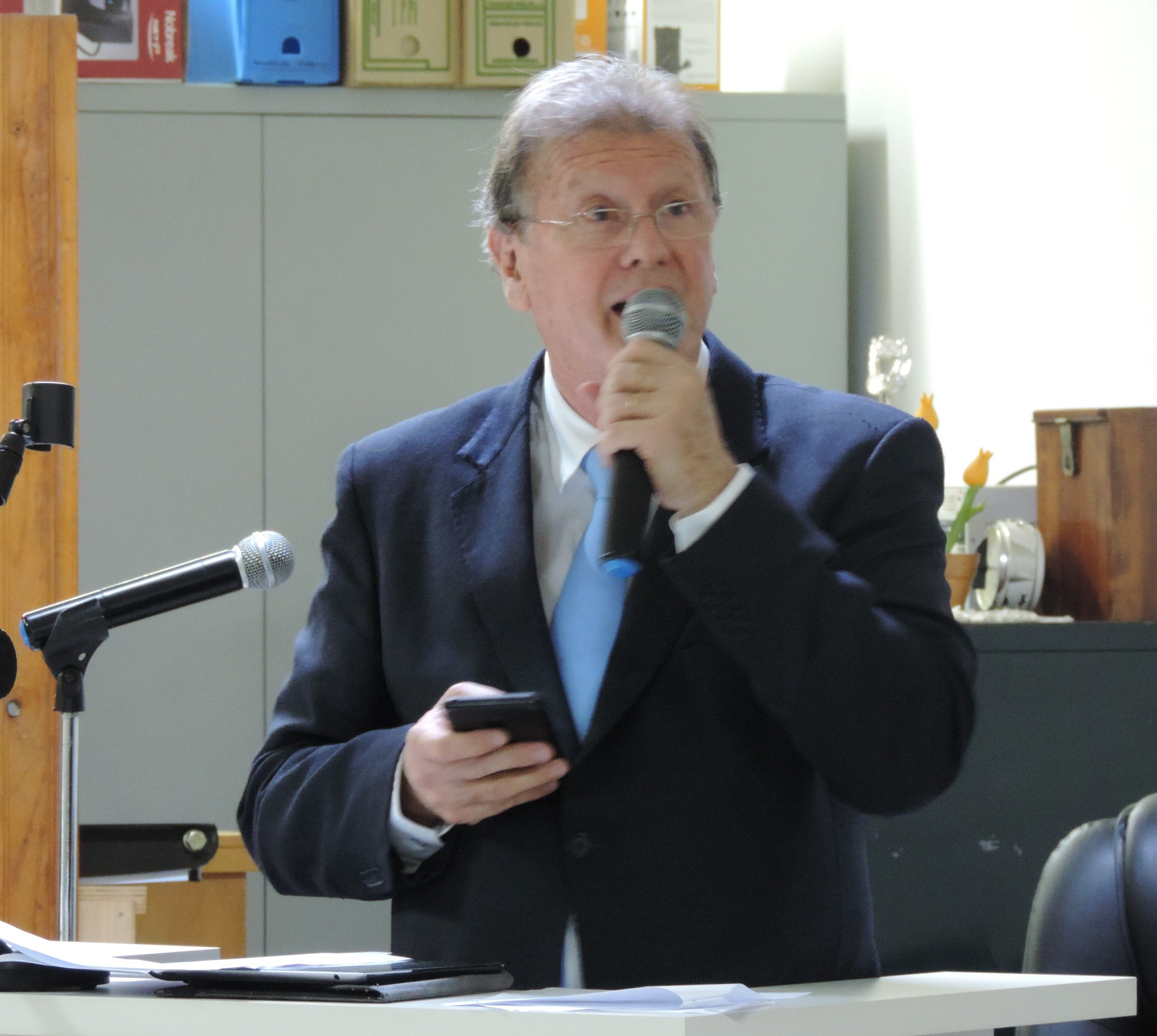 Vereador Roberto Melchiori solicita ao Executivo alteração no programa municipal de coleta dos restos de podas de árvores nas principais avenidas