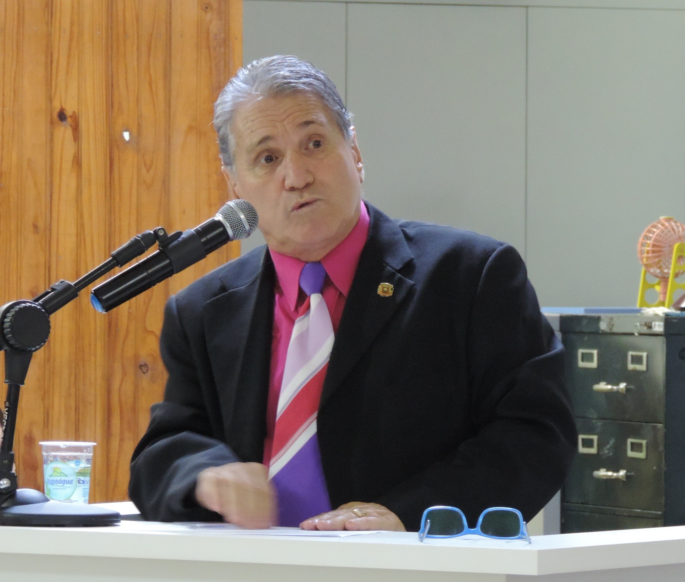 Vereador Nelsinho Luiz solicita ao Executivo relação de ruas que terão substituídas lâmpadas convencionais pelas de LED