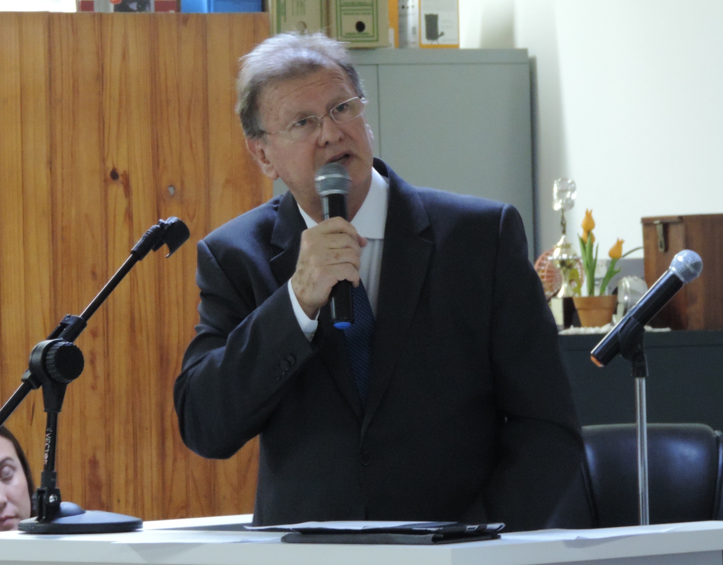 Vereador Roberto Melchiori solicita ao Executivo adequação de atestados médicos entregues aos servidores consultados em outros Municípios