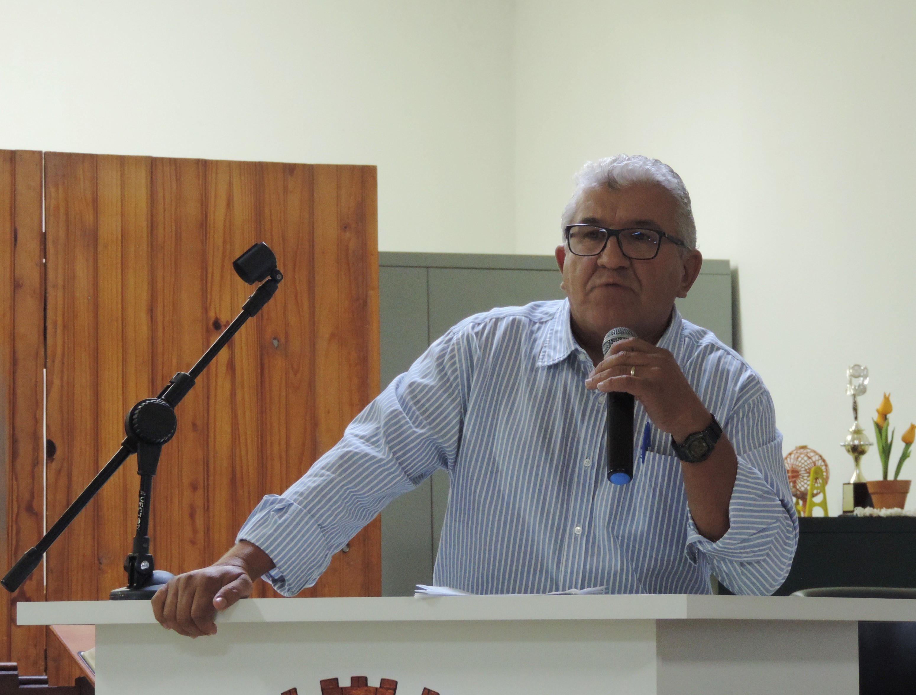 Vereadores Jair Gordo e Sônia Canato solicitam ao Executivo venda de terreno para aquisição de área para instalação do cemitério