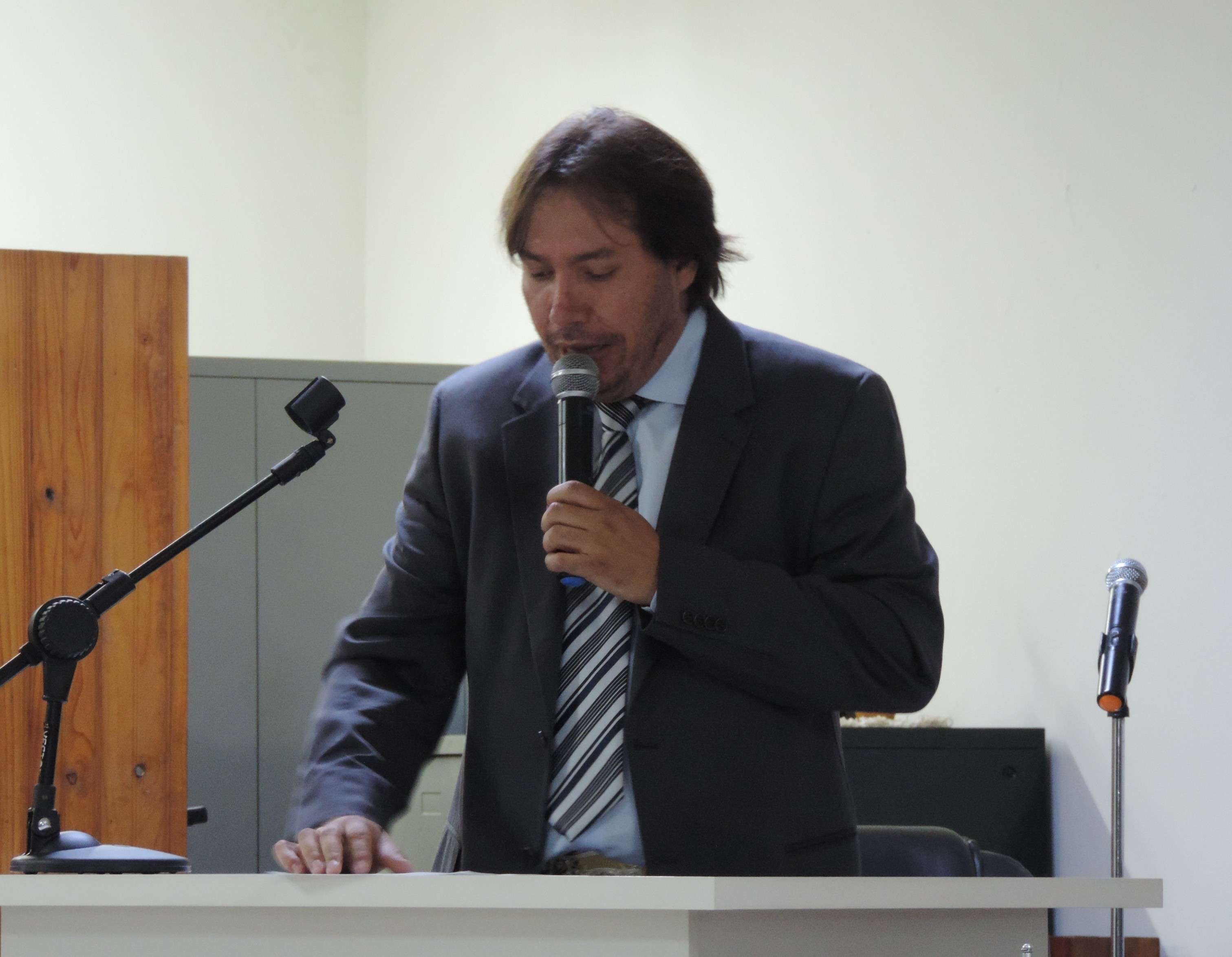 Vereador Douglas Alex solicita ao Executivo prolongamento da rede de energia elétrica em via do Parque Vila Real