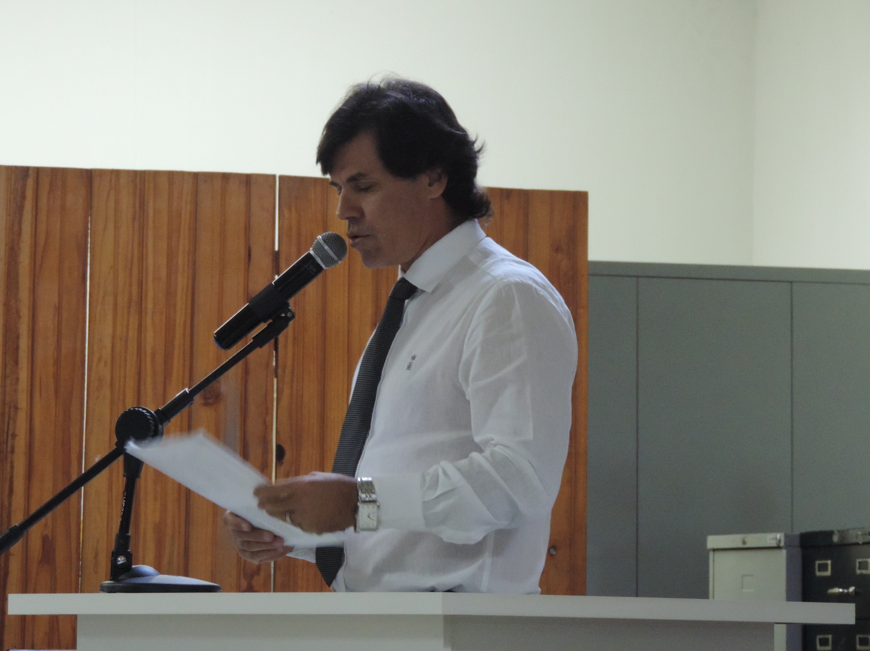 Vereador Cléber Gaúcho concede Diploma "Construtor do Bem" a Oliana Pereira Ascêncio