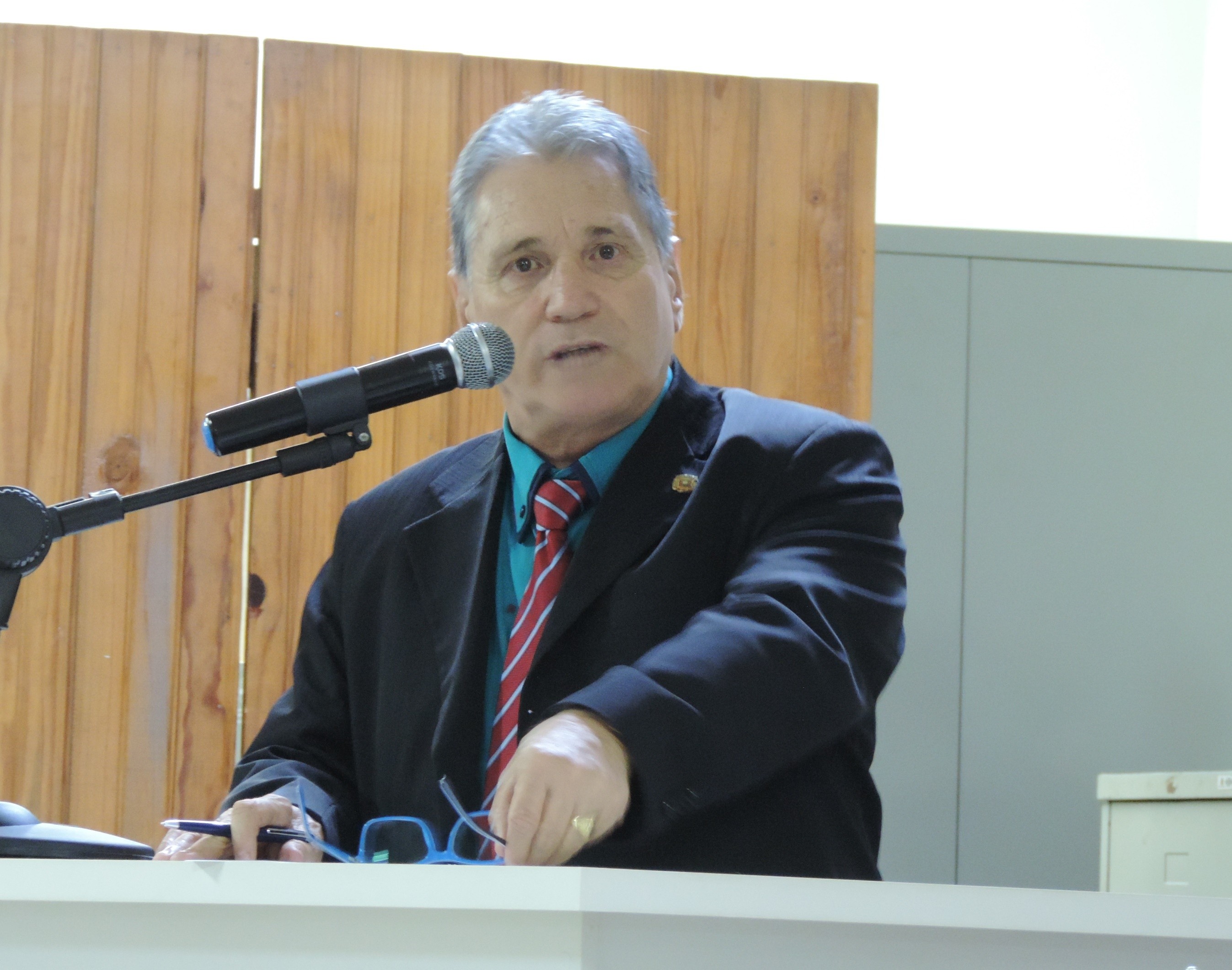 Vereador Nelsinho Luiz solicita ao Executivo providências com relação a caixa d’água em terreno do Jardim Falcão