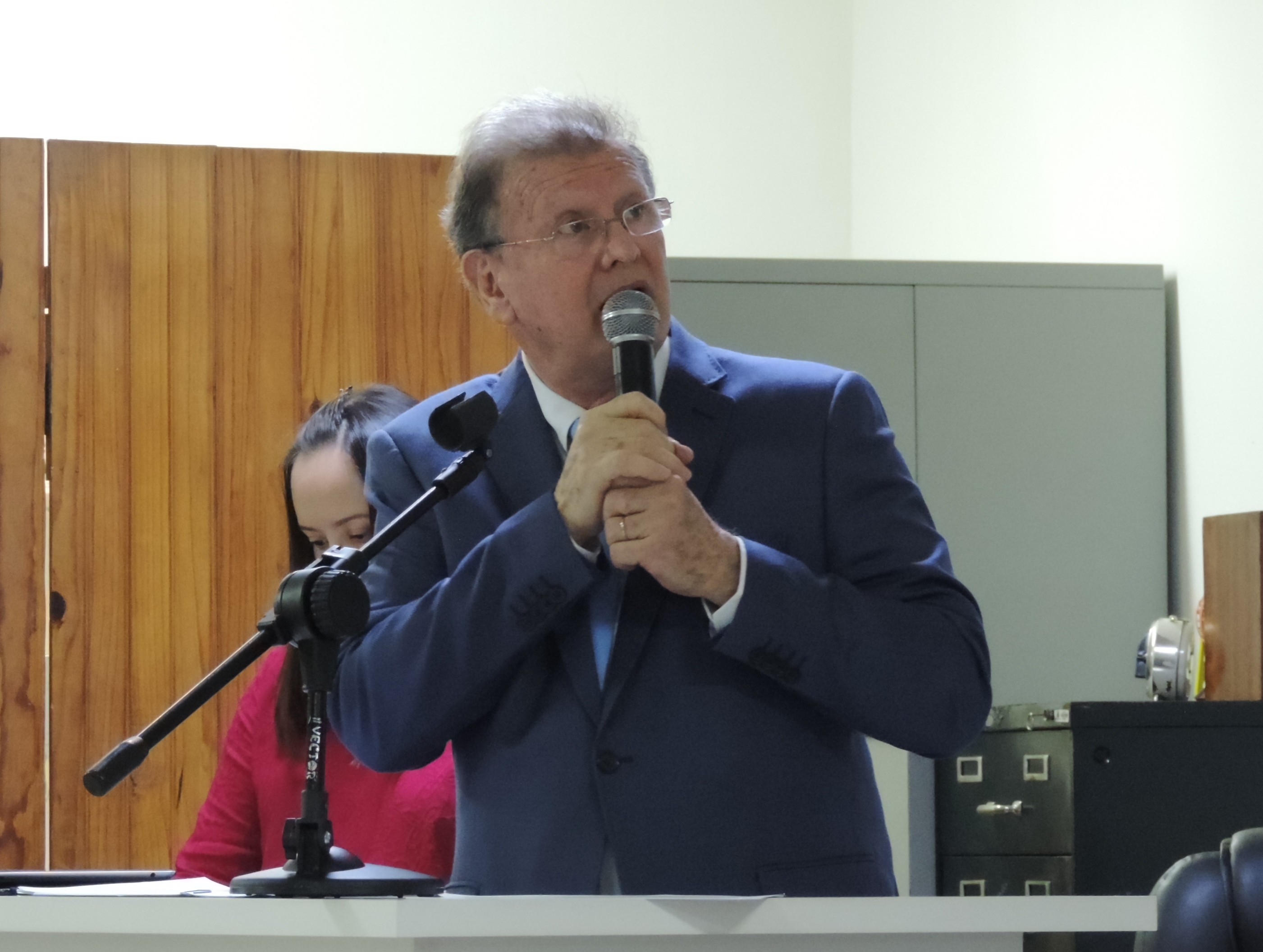 Vereador Roberto Melchiori solicita ao Executivo liberação de servidores públicos municipais no horário dos jogos do Brasil na Copa do Mundo 