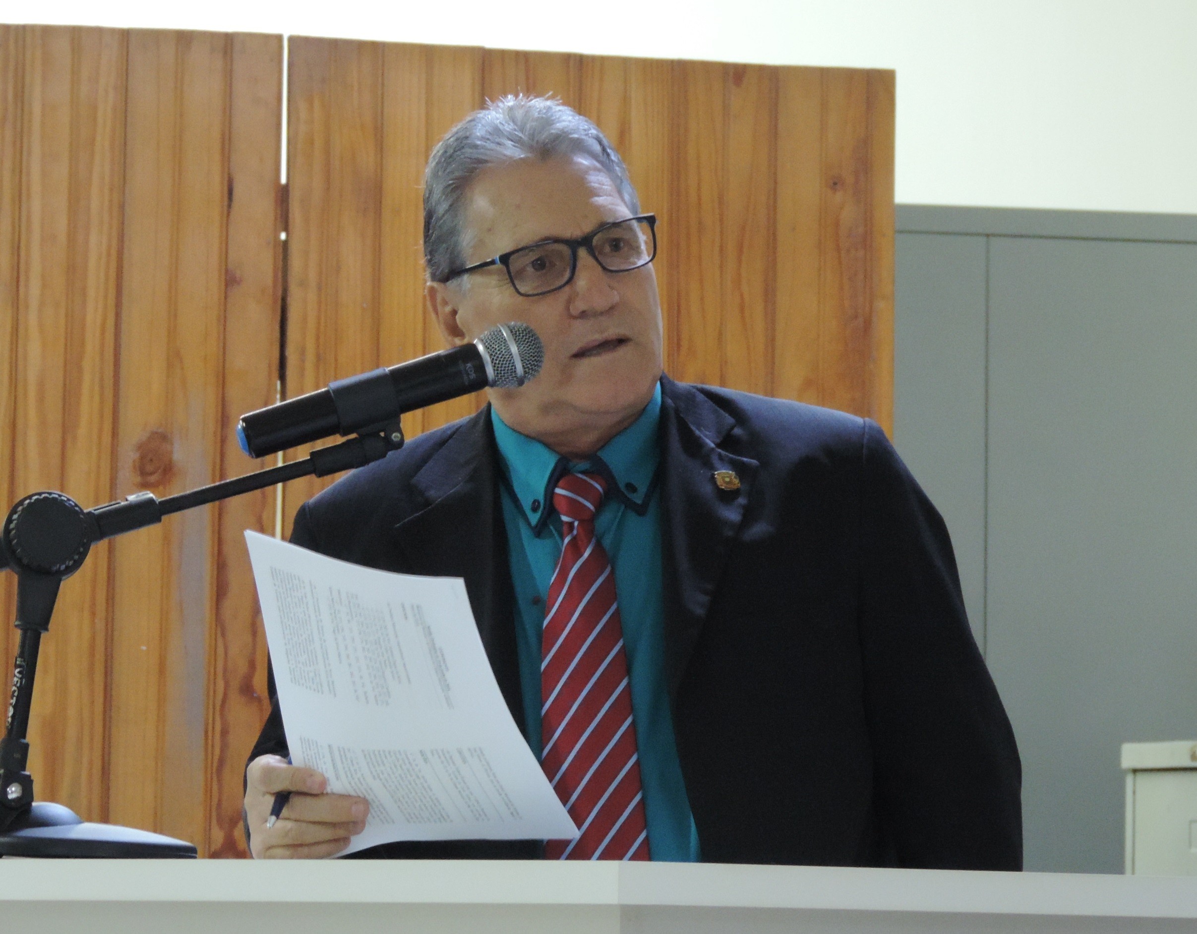 Vereador Nelsinho Luiz solicita ao Executivo roçagem do mato às margens do Córrego do Cardoso na Avenida José Willibaldo de Freitas