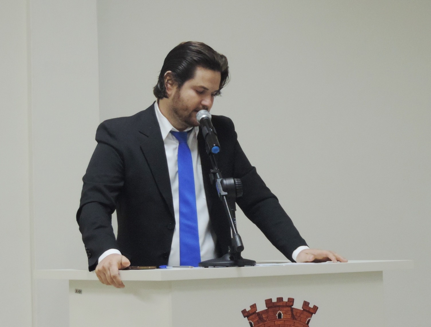 Vereador Tiago Marins solicita ao Executivo serviço de tapa-buracos em rua da Vila Mariana