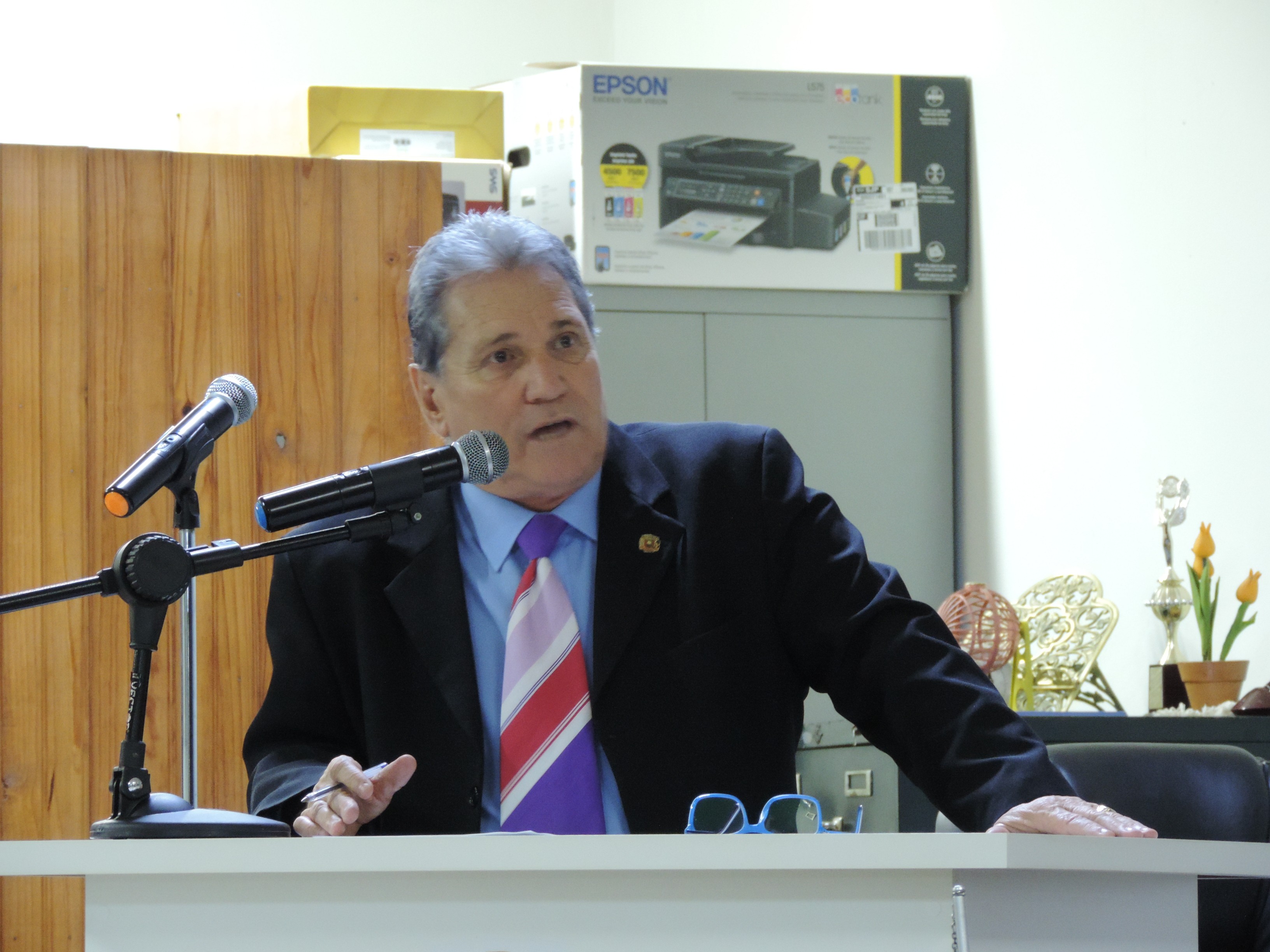 Vereador Nelsinho Luiz solicita ao Executivo Municipal providências com relação ao mau cheiro em barracão no Jardim Guanabara