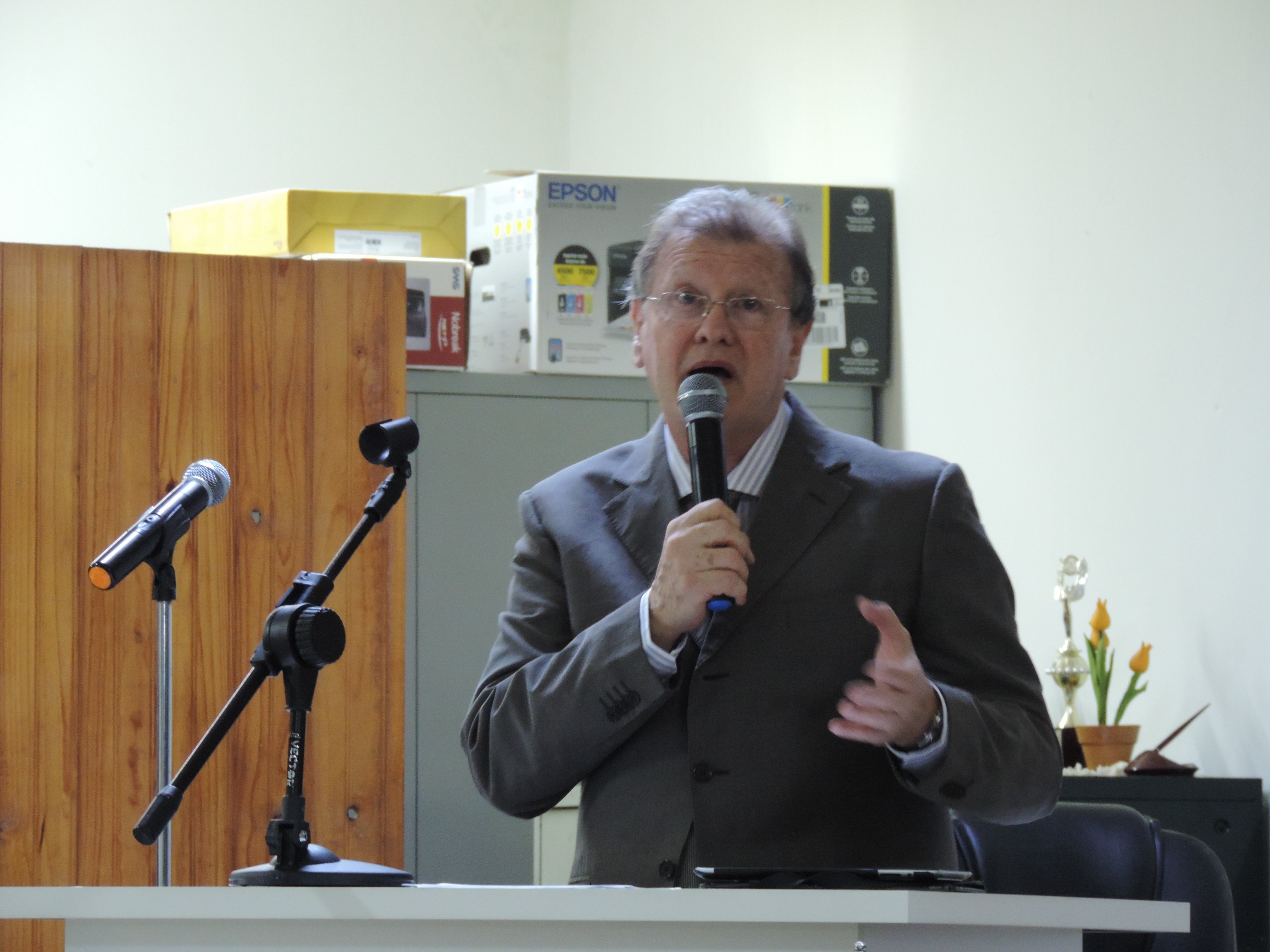 Vereador Roberto Melchiori solicita ao Executivo Municipal mudança na forma como é realizada a coleta do lixo domiciliar