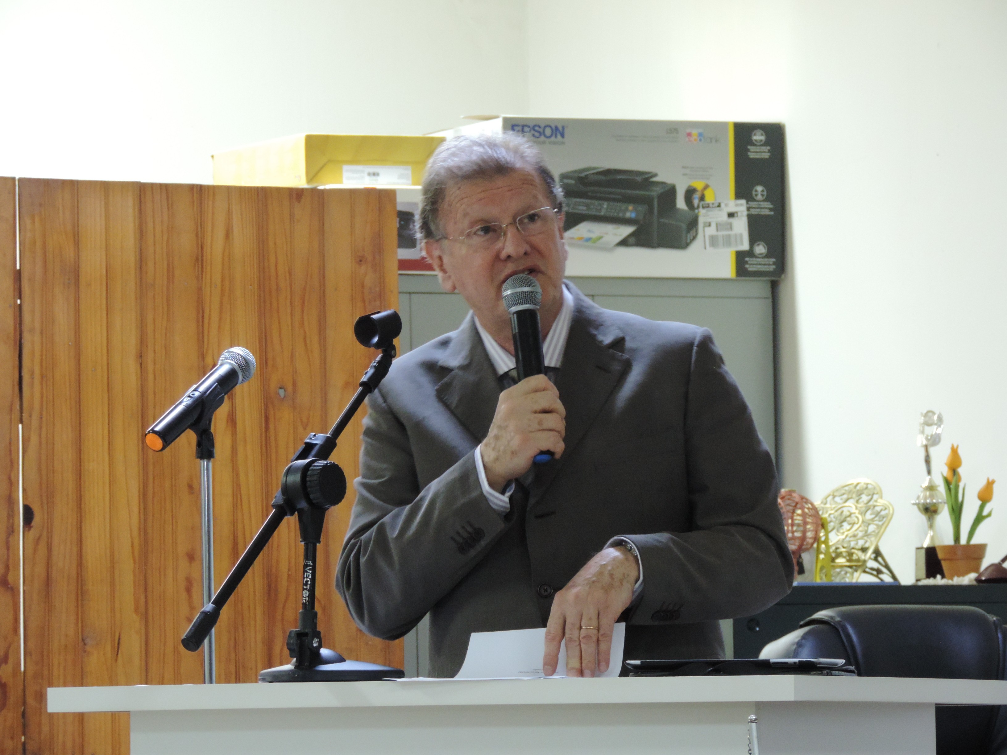 Vereador Roberto Melchiori solicita ao Executivo Municipal repasse de verba para a Santa Casa contratar empresa para auditar as contas do SUS  