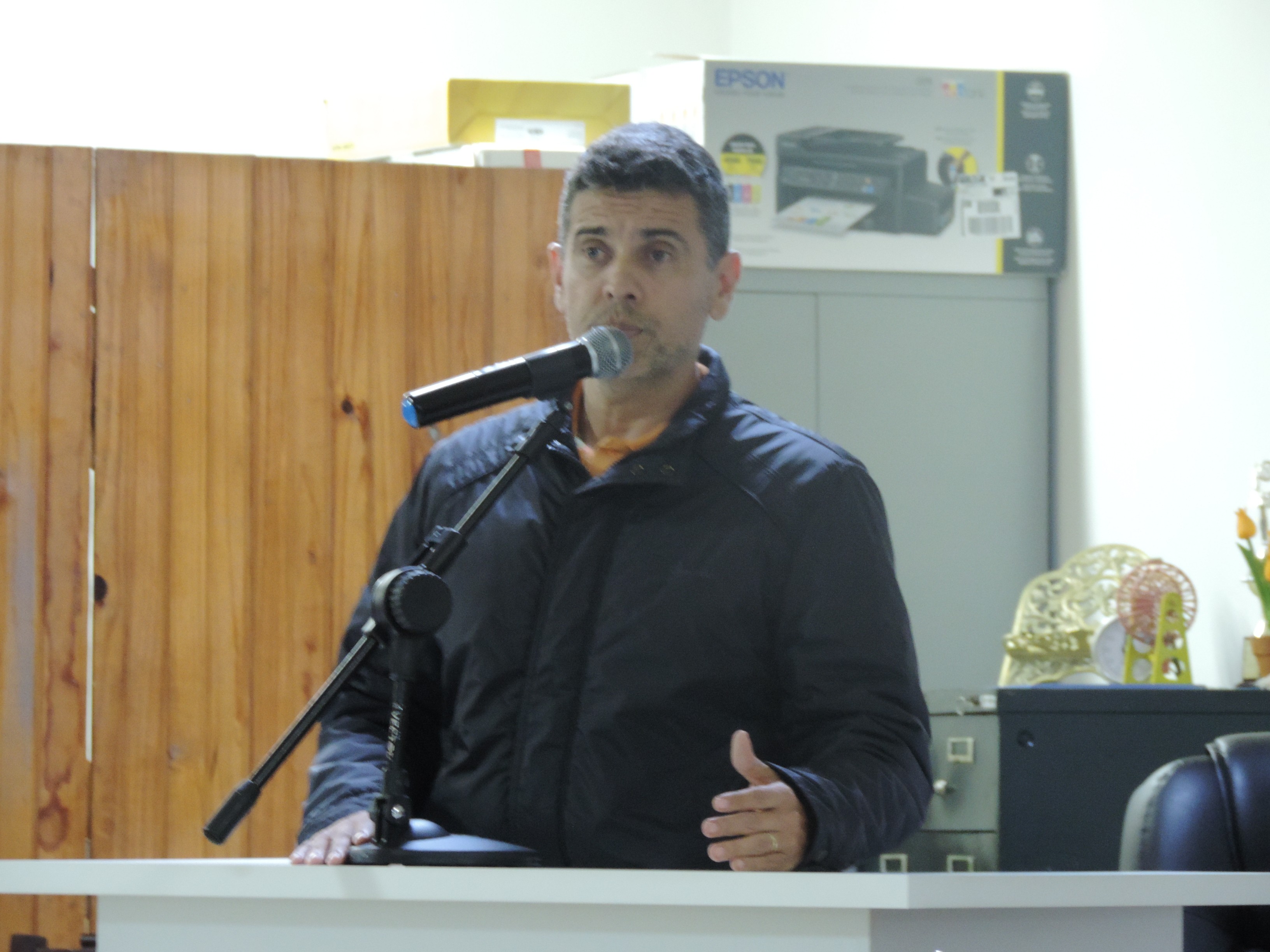 Vereador Beto de Souza solicita à Secretária Municipal da Saúde distribuição de leites do Programa Vivaleite na Diretoria Municipal de Urbanismo e Meio Ambiente