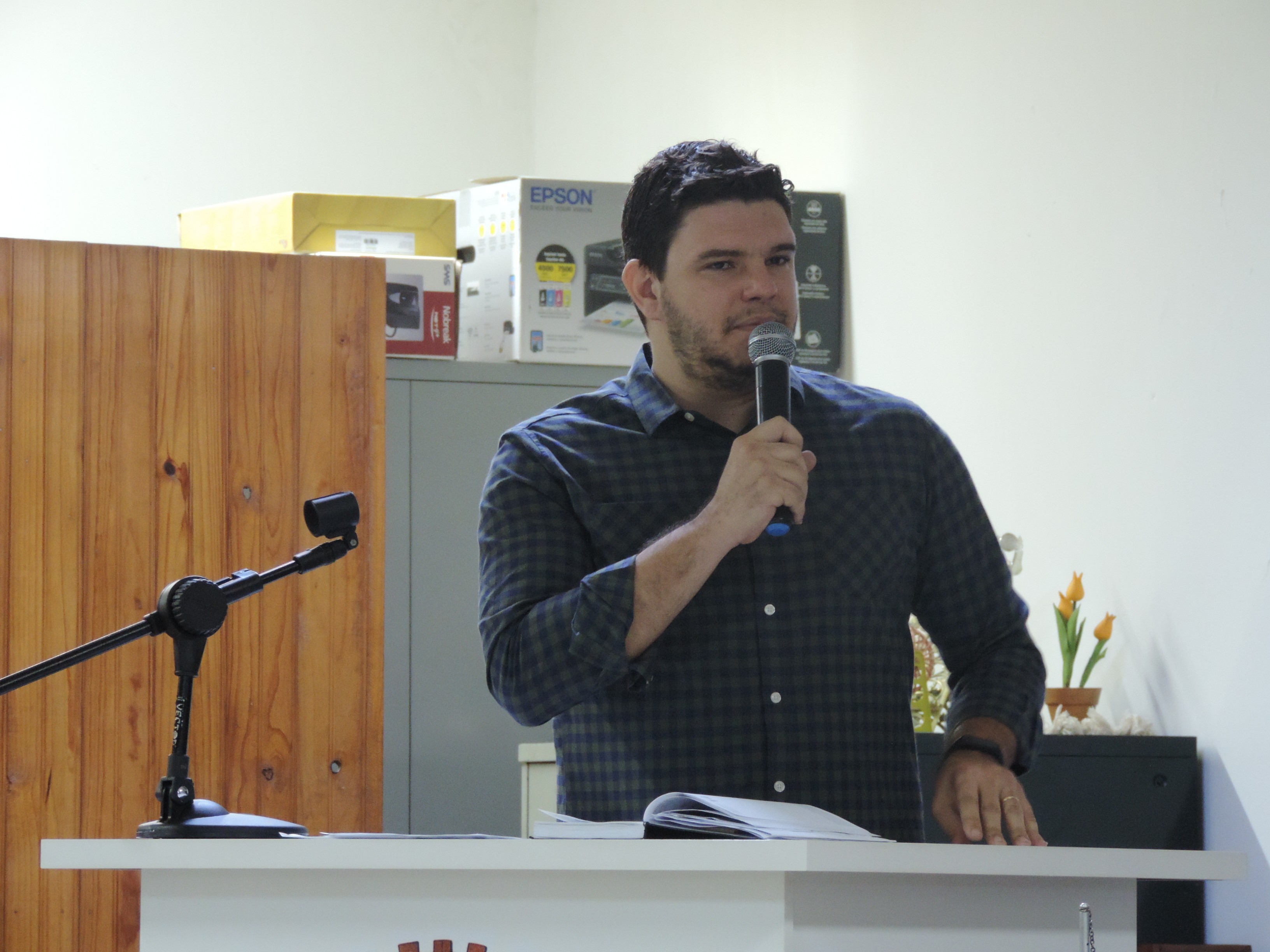 Vereador Celso Andrade Júnior solicita ao Executivo informações sobre a Feira Literária realizada pela Diretoria Municipal de Cultura