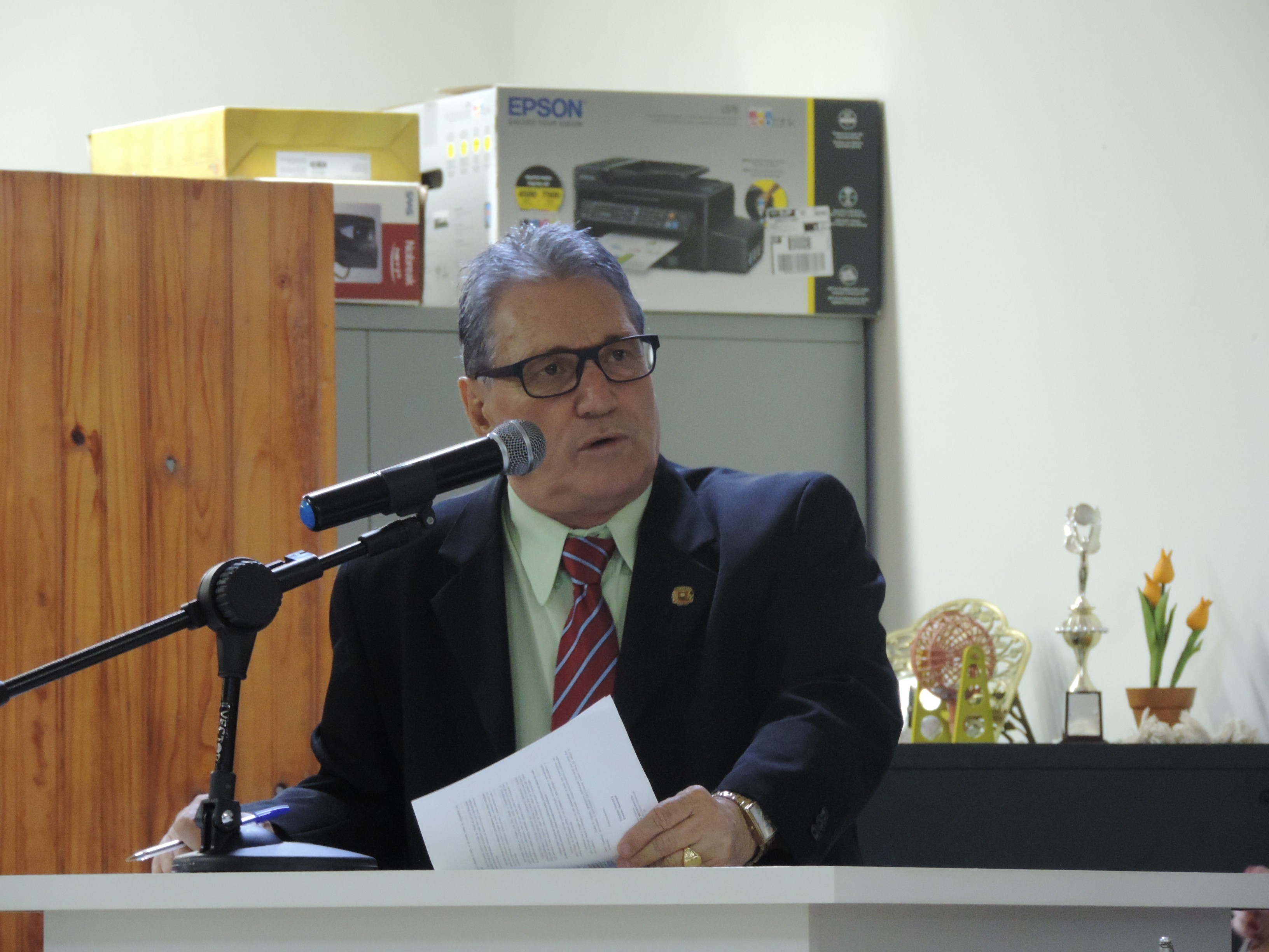 Vereador Nelsinho Luiz solicita ao Executivo possibilidade sinalização em estrada para desvio de caminhões de grande porte 