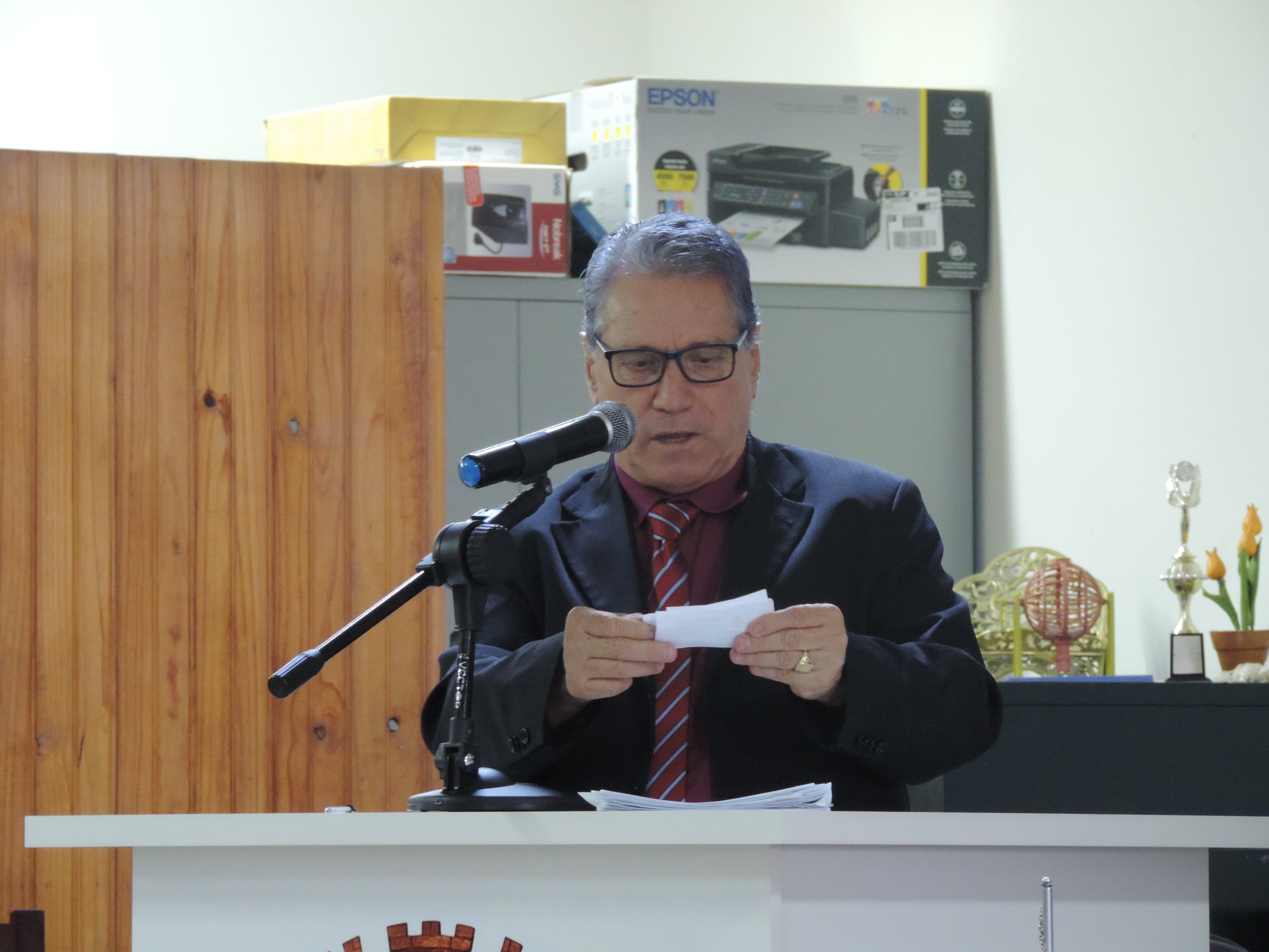 Vereador Nelsinho Luiz solicita ao Executivo nivelamento e cascalhamento da Estrada do Taquaral