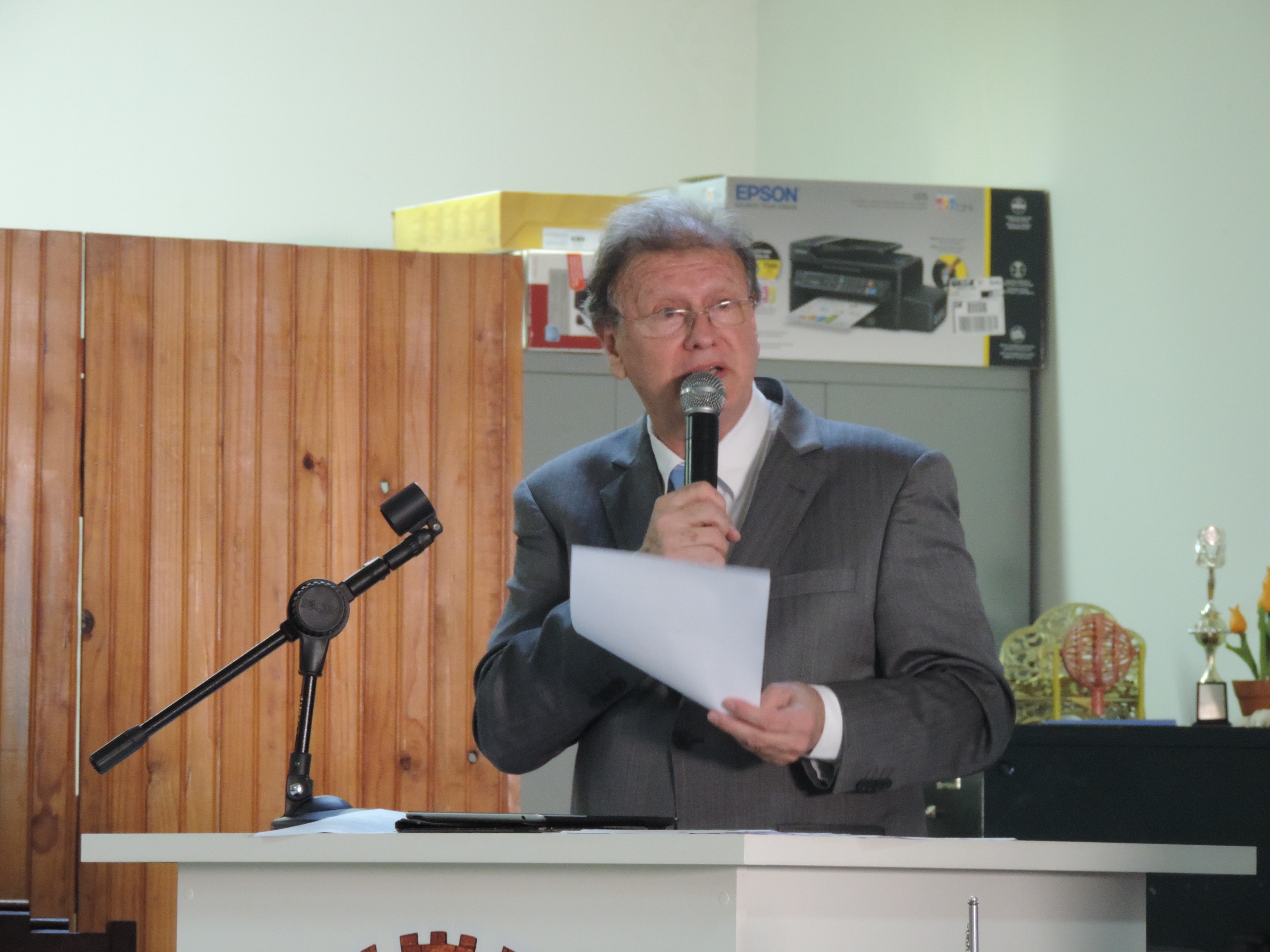 Vereador Roberto Melchiori solicita ao Executivo interseção da Diretoria de Obras para que empresa refaça sinalizações de trânsito em vias recém recapeadas