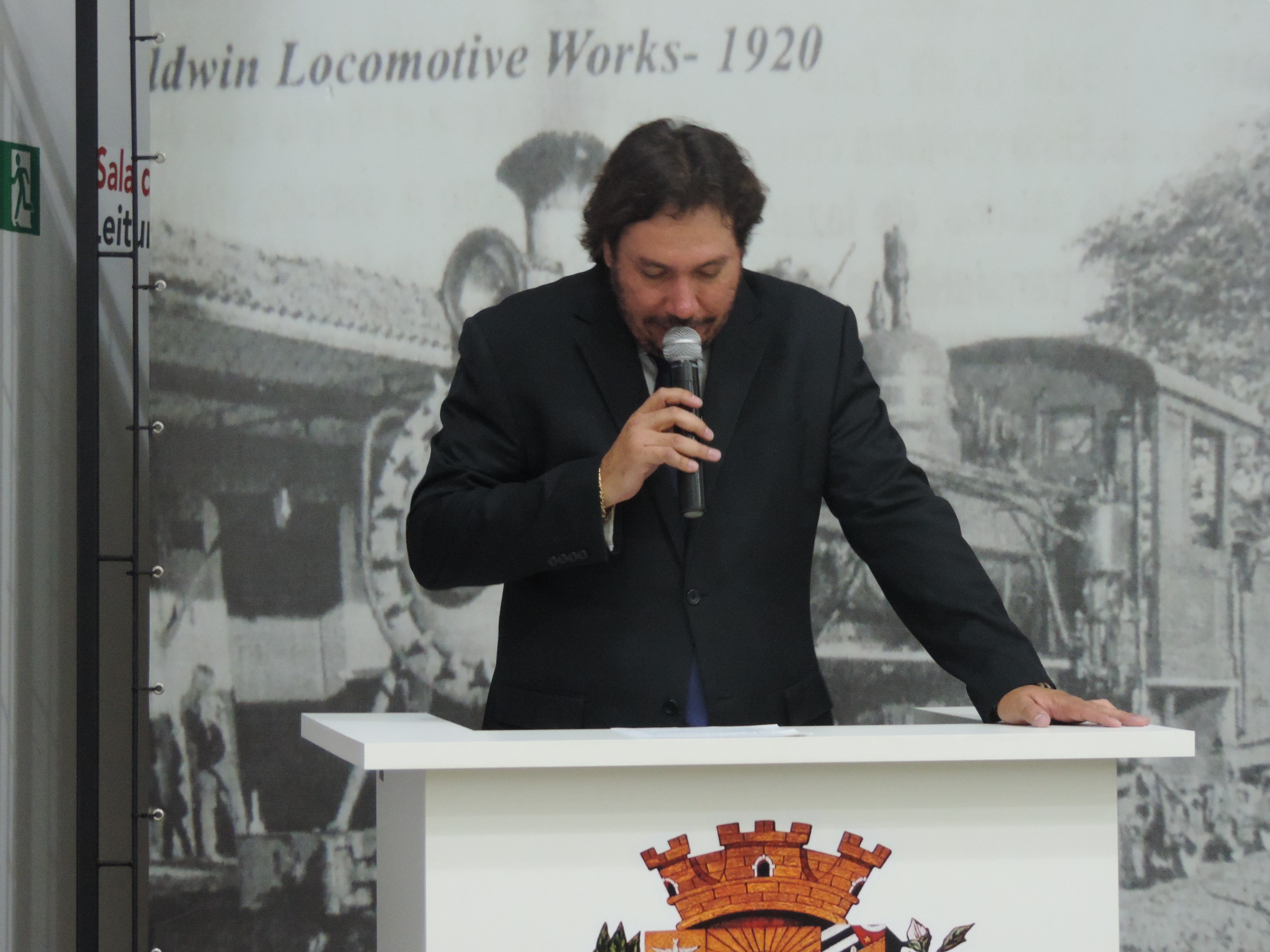 Vereador Douglas Alex concede Medalha "28 de Outubro" ao Cabo PM João Batista dos Santos