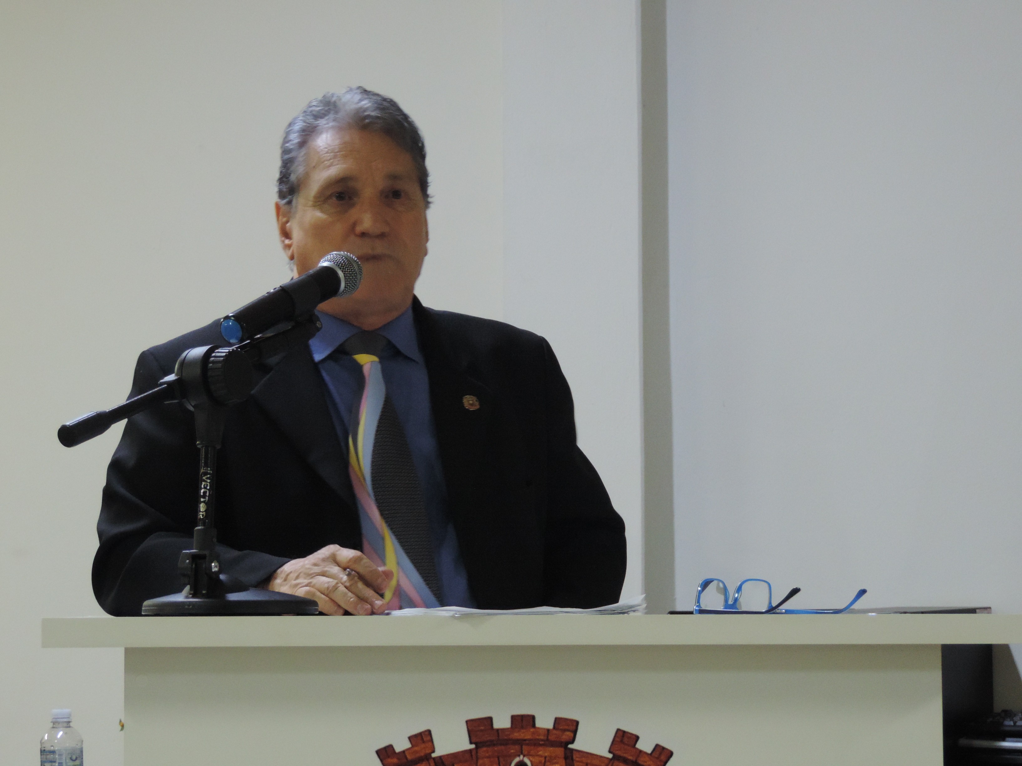 Vereador Nelsinho Luiz solicita ao Executivo informação sobre redutor de velocidade situado na Rua XV de Novembro