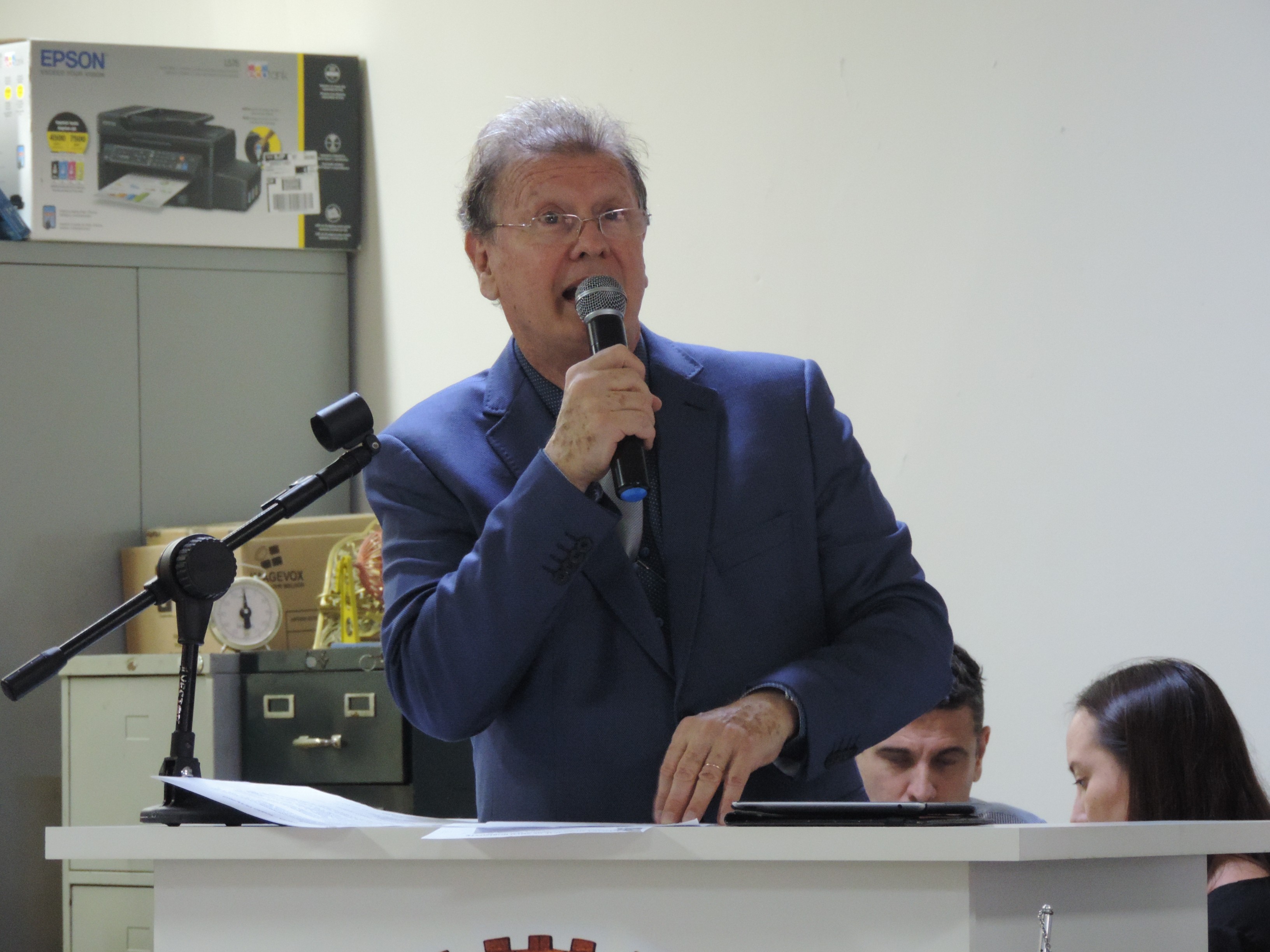 Vereador Roberto Melchiori solicita ao Executivo fiscalização dos passeios públicos em Novo Horizonte