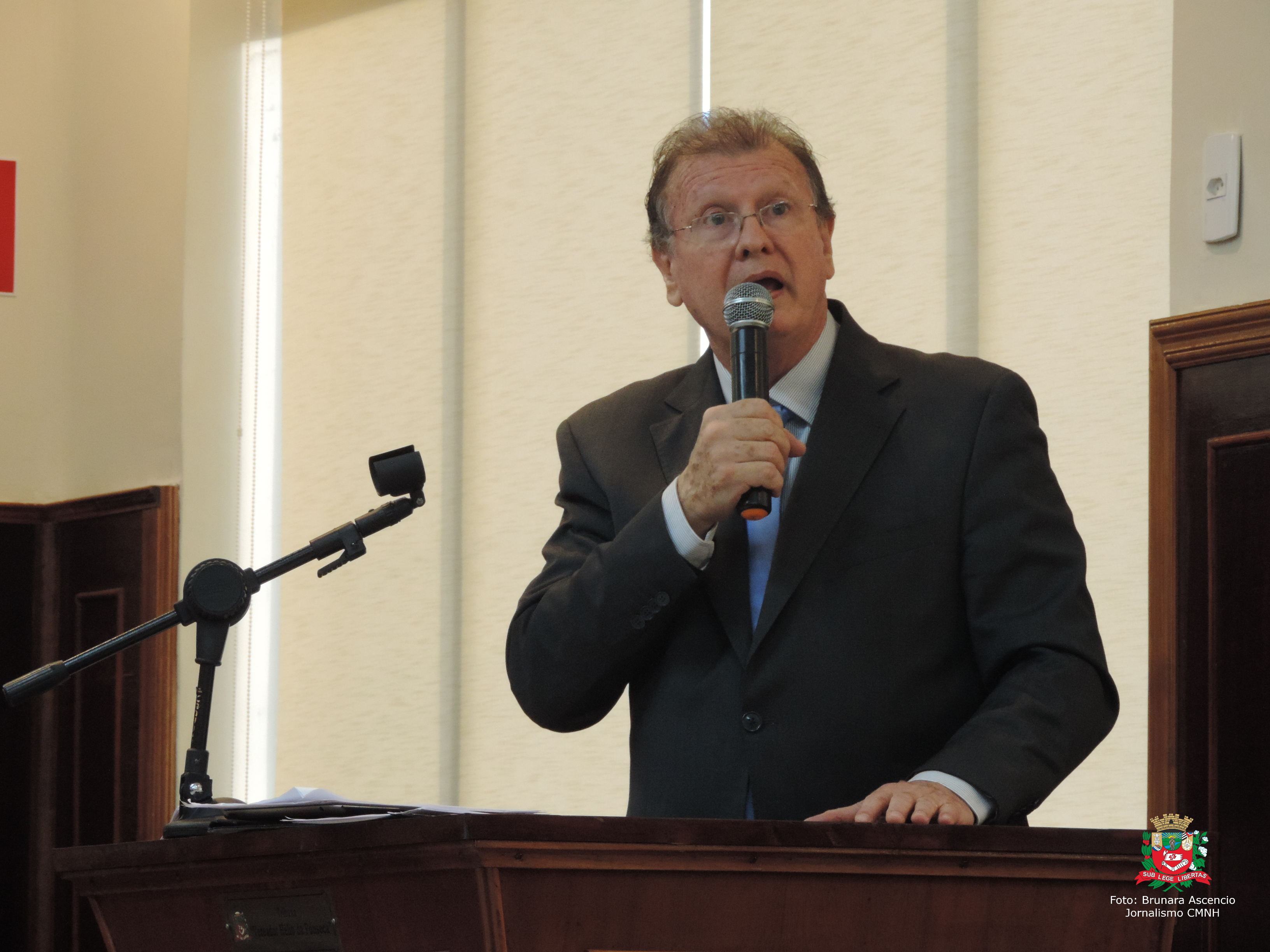 Vereador Roberto Melchiori solicita ao Executivo Municipal retirada de lixo nas imediações do Centro de Saúde 