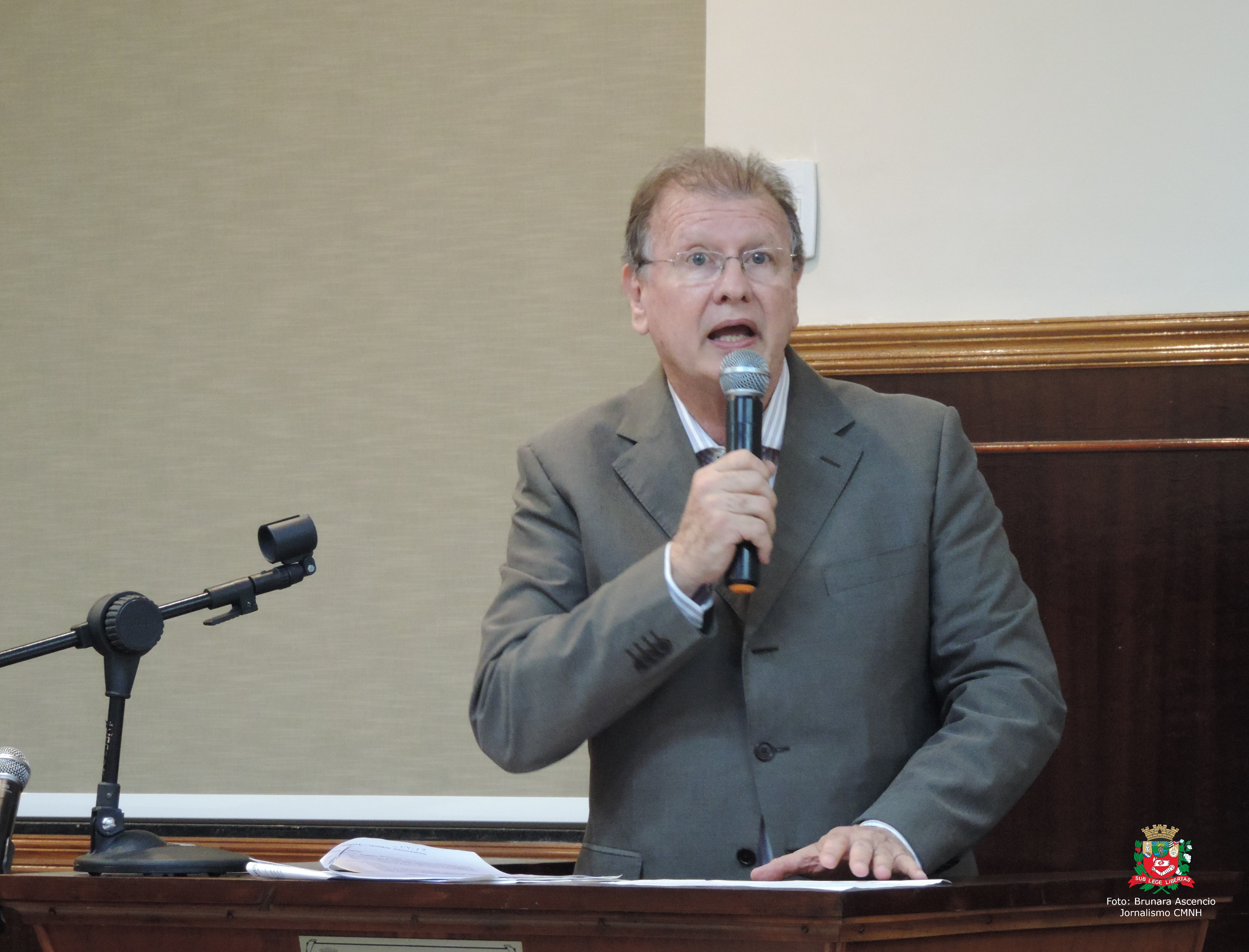 Vereador Roberto Melchiori solicita ao Executivo Municipal providências sobre piscina abandonada na Biblioteca Pública Municipal 