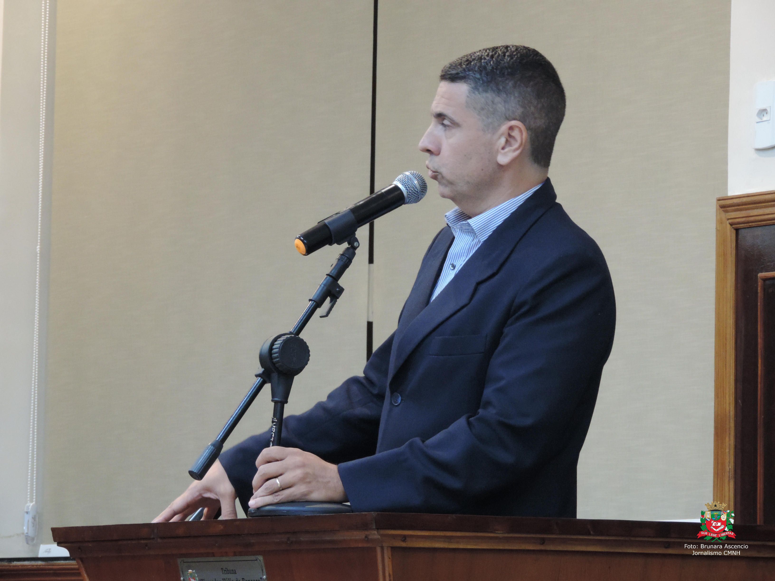 Vereador Beto de Souza apresenta Moção de Aplausos a servidora pública municipal Thais Costa Zanluqui