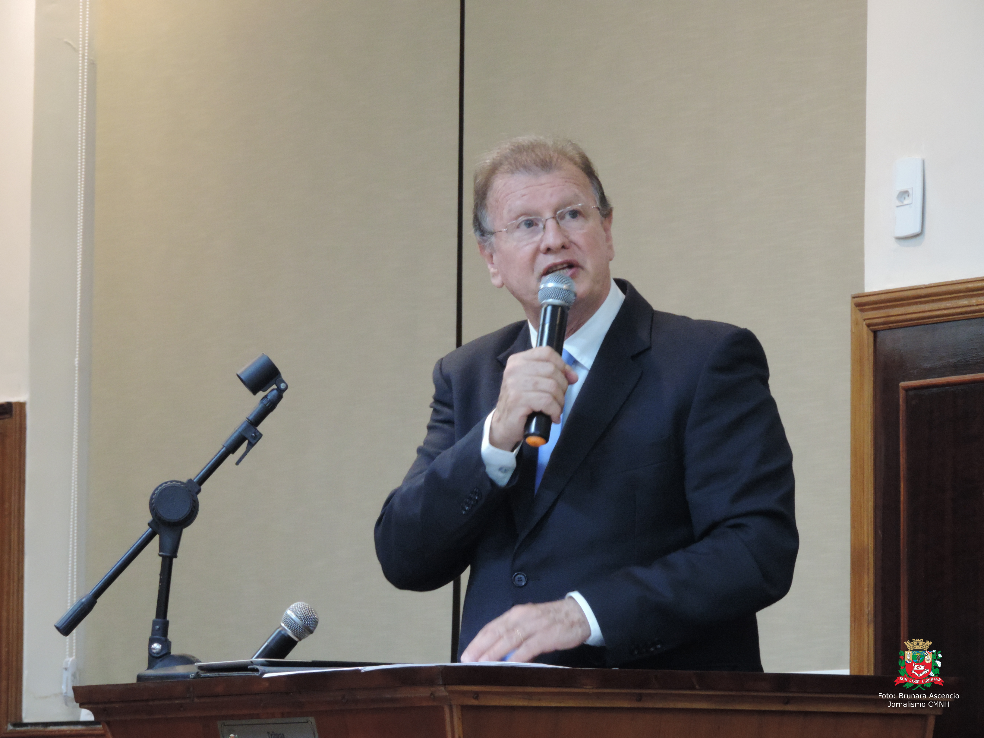 Vereador Roberto Melchiori solicita ao Executivo Municipal instalação de lixeiras suspensas para coleta de lixo orgânico em diversos locais do Município