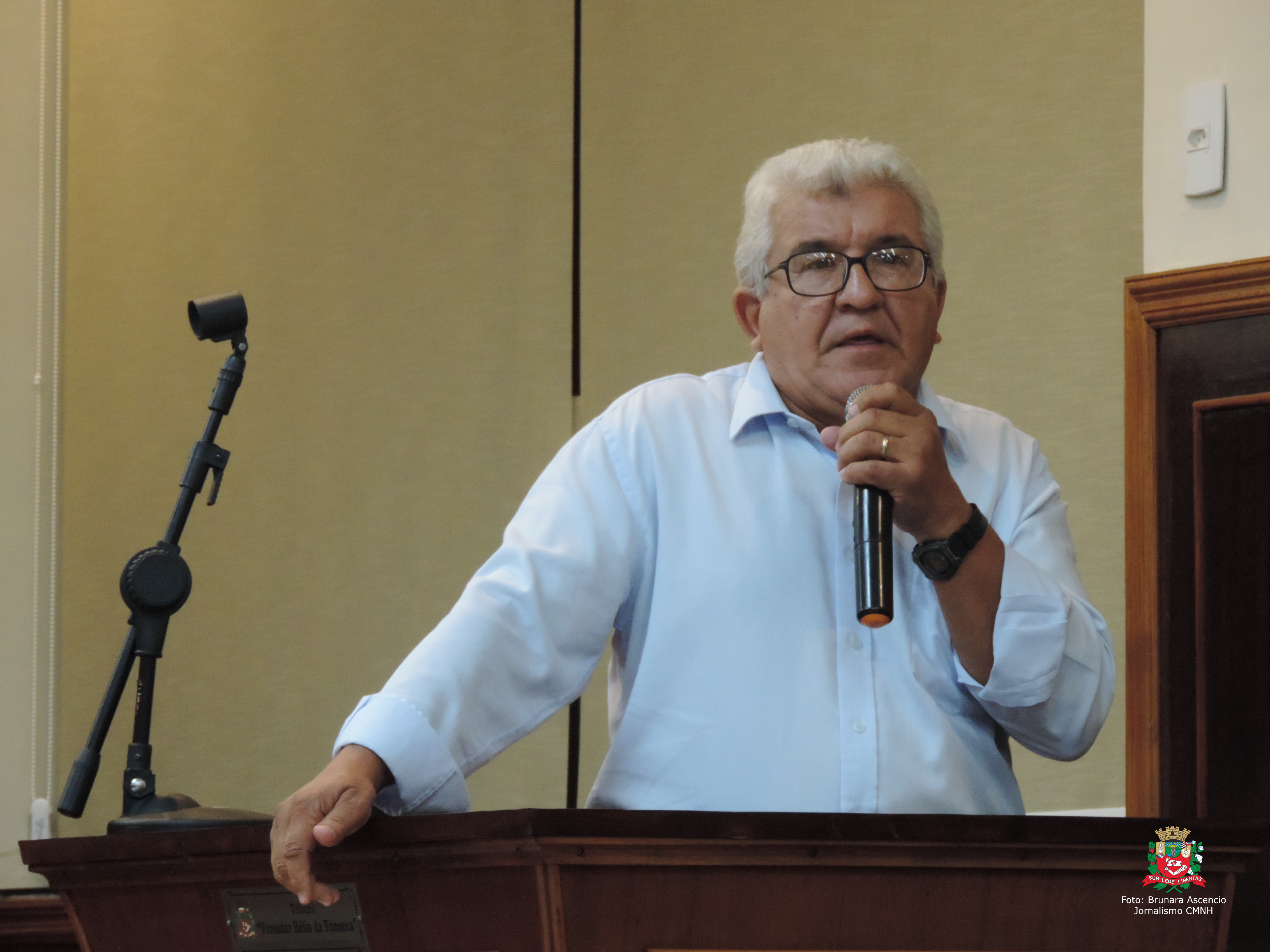 Vereador Jair Gordo solicita ao Executivo Municipal serviço de tapa-buraco em via pública do Jardim São Benedito