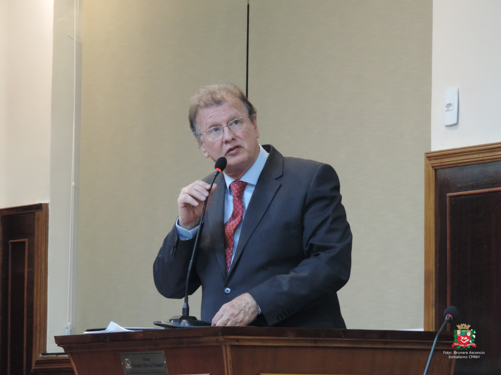 Vereador Roberto Melchiori solicita ao Executivo Municipal construção de Parque de Energia Solar para suprir os gastos com a iluminação pública