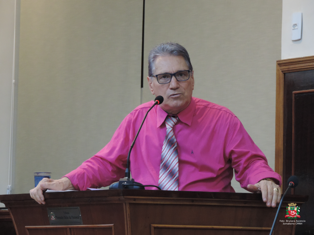 Vereador Nelsinho Luiz solicita ao Executivo Municipal possibilidade de refazer concretagem em via pública