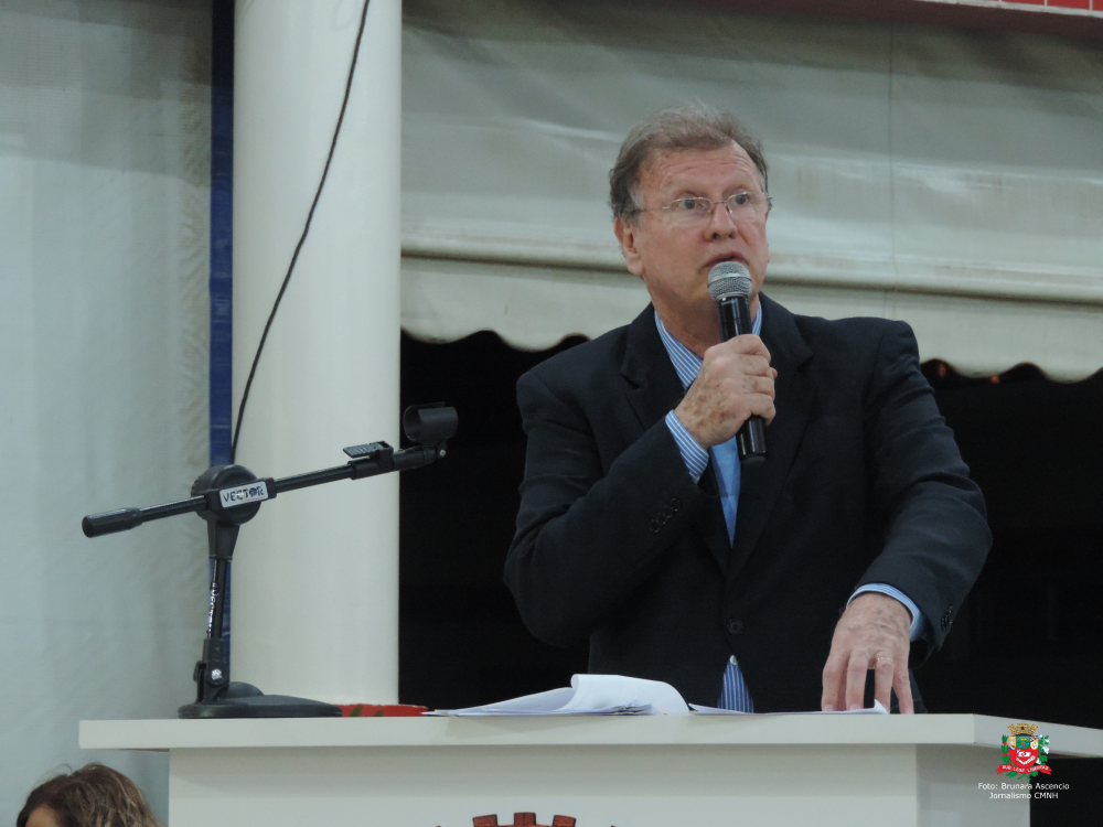 Vereador Roberto Melchiori solicita ao Executivo Municipal retirada de poste de iluminação pública do meio da Rua Major Hipólito Cardoso