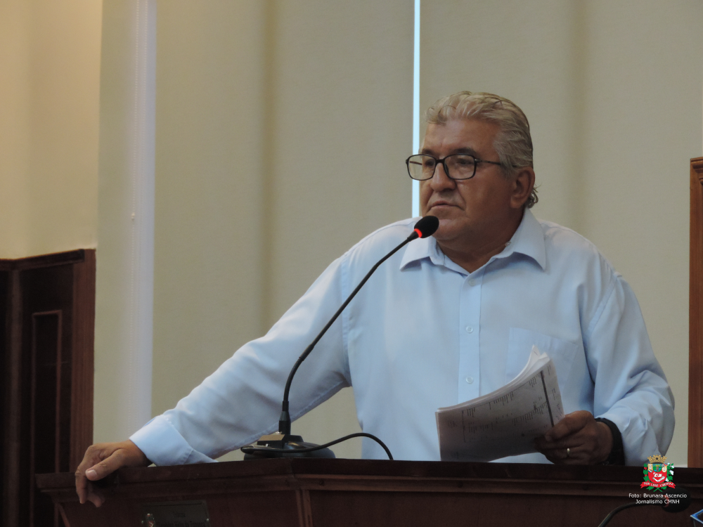 Vereador Jair Gordo solicita ao Executivo Municipal serviço de tapa-buracos no cruzamento de vias públicas na Vila Patti