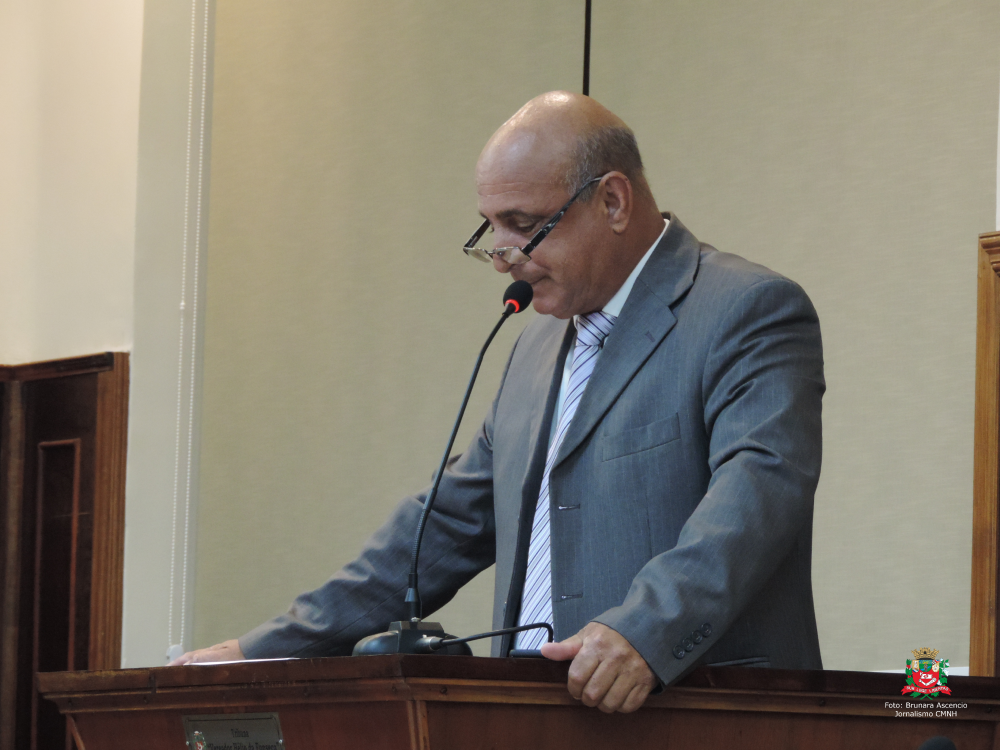 Vereador Ideval do Sinserp solicita ao Executivo Municipal limpeza e placa informativa para impedir depósito de lixo em terreno no Jardim Mangalarga