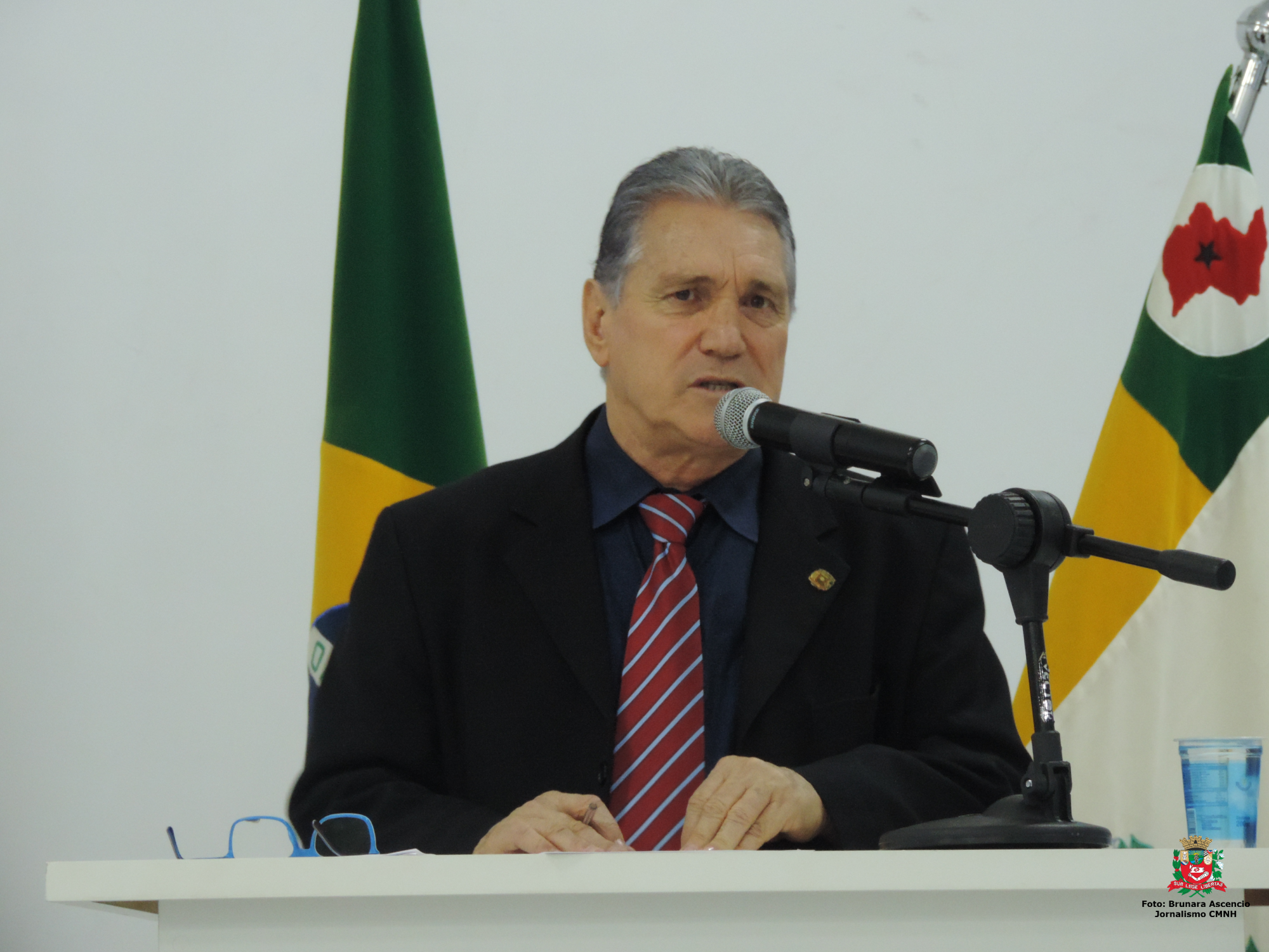 Vereador Nelsinho Luiz solicita ao Executivo Municipal serviço de tapa-buraco em via pública do Jardim Mangalarga