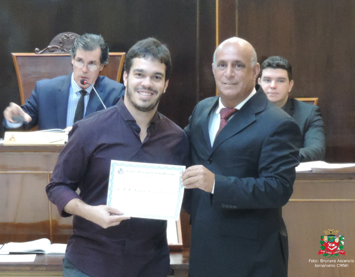 Vereador Ideval do Sinserp entrega Moção de Aplausos o médico gastroenterologista Dr. Timóteo Vilela Veríssimo