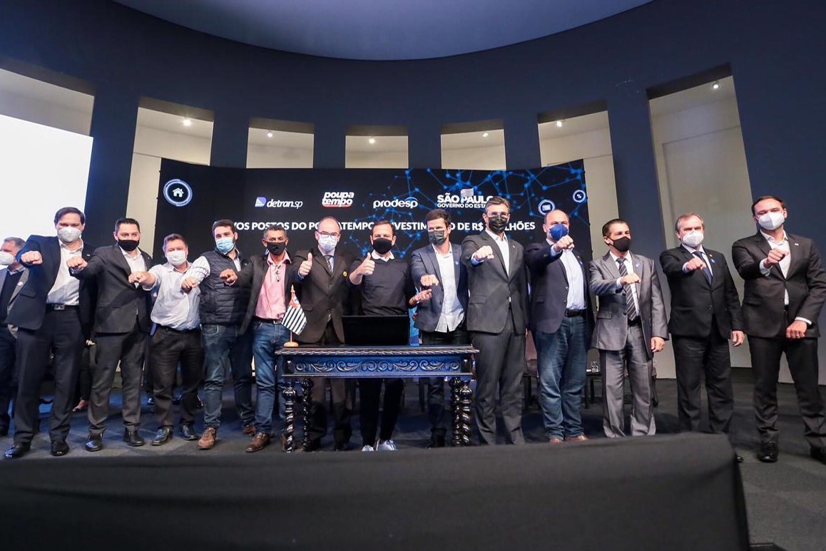 Vereadores Arnaldo do Nascimento Araújo e Tiago Rocca participaram de cerimônia de autorização de instalação do Poupatempo de Novo Horizonte