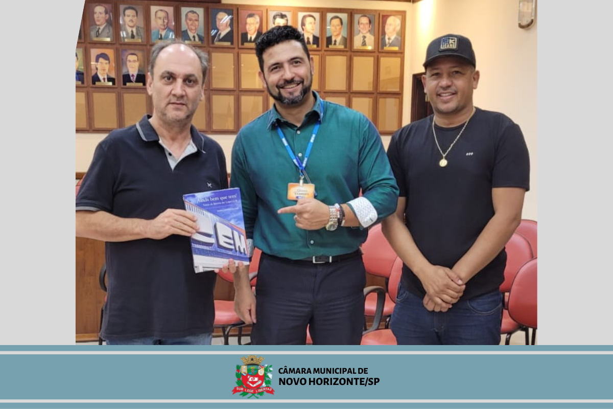 Câmara recebe exemplar de livro que relata 70 anos de história de rede varejista 