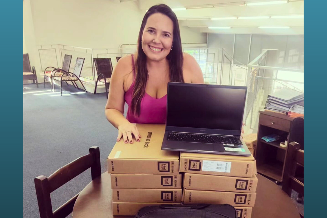 Emenda Impositiva da Vereadora Paula Reami viabilizou aquisição de notebooks para a Rede Municipal de Educação 