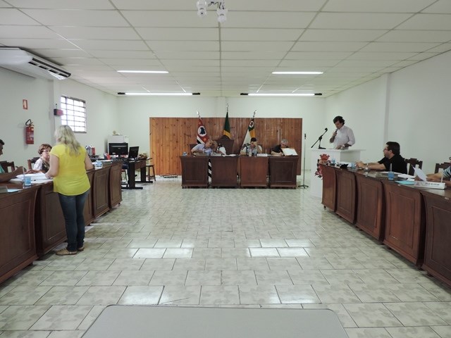 Assista à sessão extraordinária realizada nesta sexta-feira