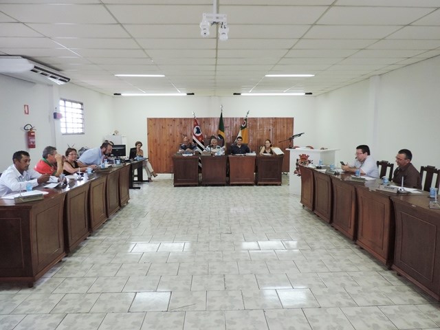 Assista à sessão extraordinária realizada nesta quarta-feira 