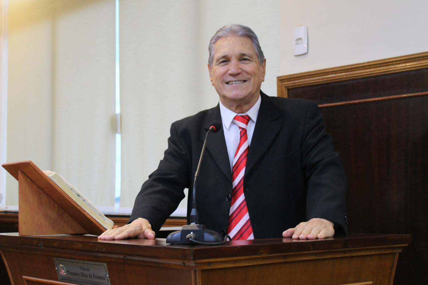 Vereador Nelsinho Luiz solicita à Energisa providências para a regularização dos cabos de telecomunicações nos cruzamentos de vias 