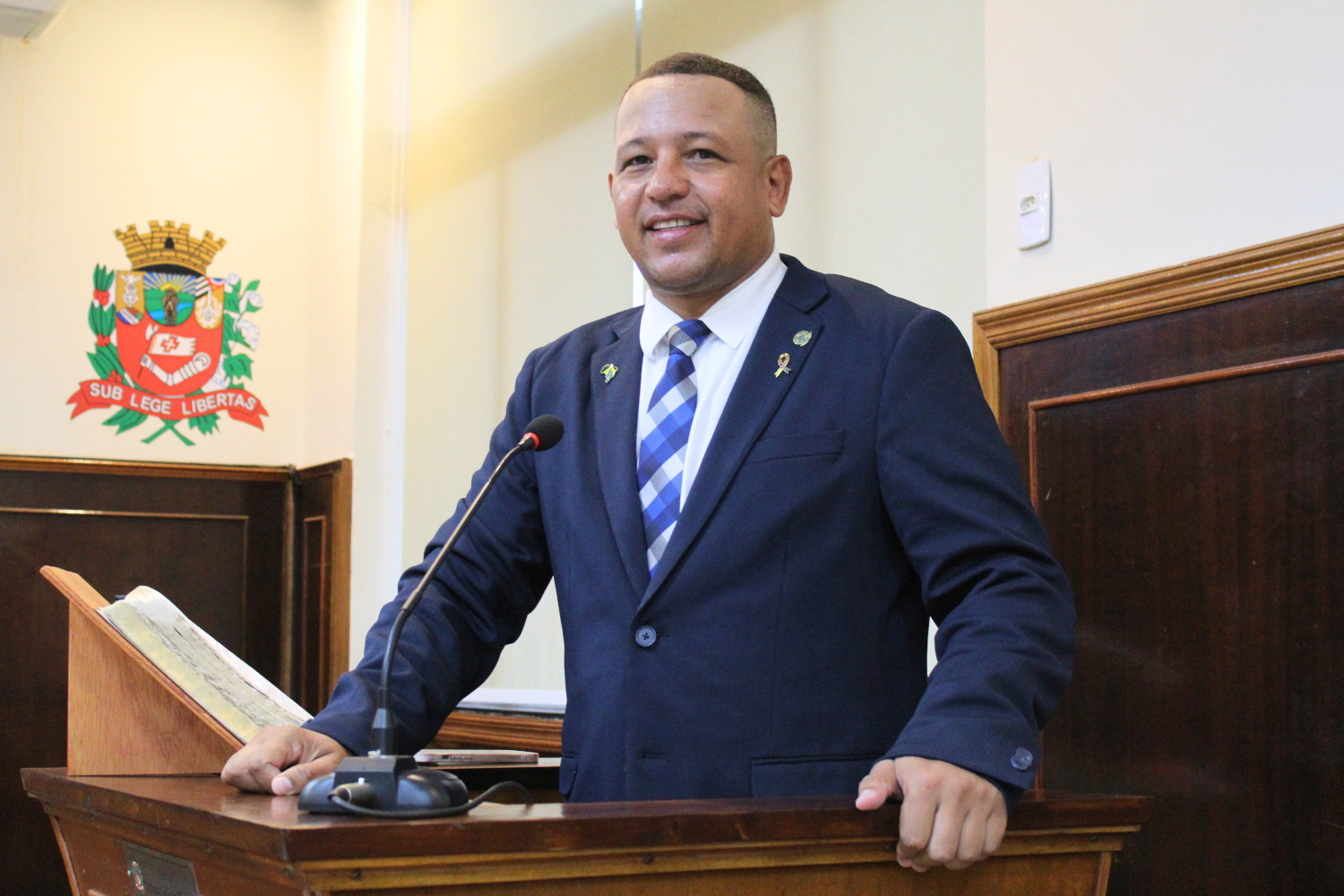 Vereador Carlos Henrique BGO questiona o Executivo Municipal sobre a viabilidade de pagar benefícios suspensos durante a pandemia