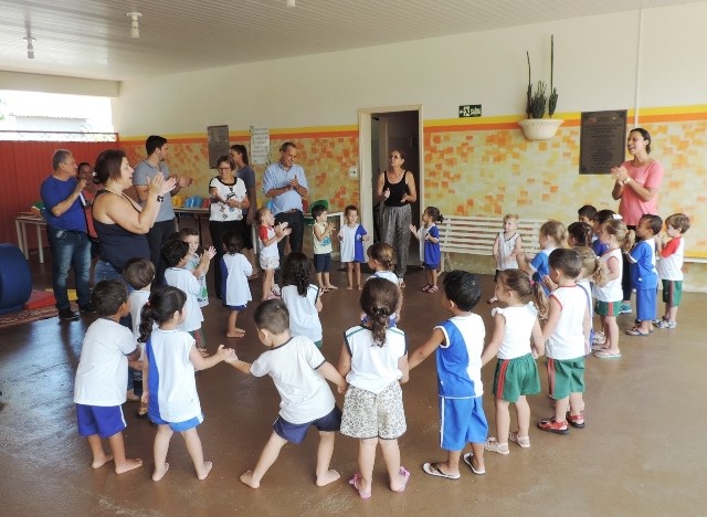 Projeto Câmara Visita: Vereadores conhecem rotina de Centro Municipal de Educação Infantil e Escola Municipal de Ensino Fundamental